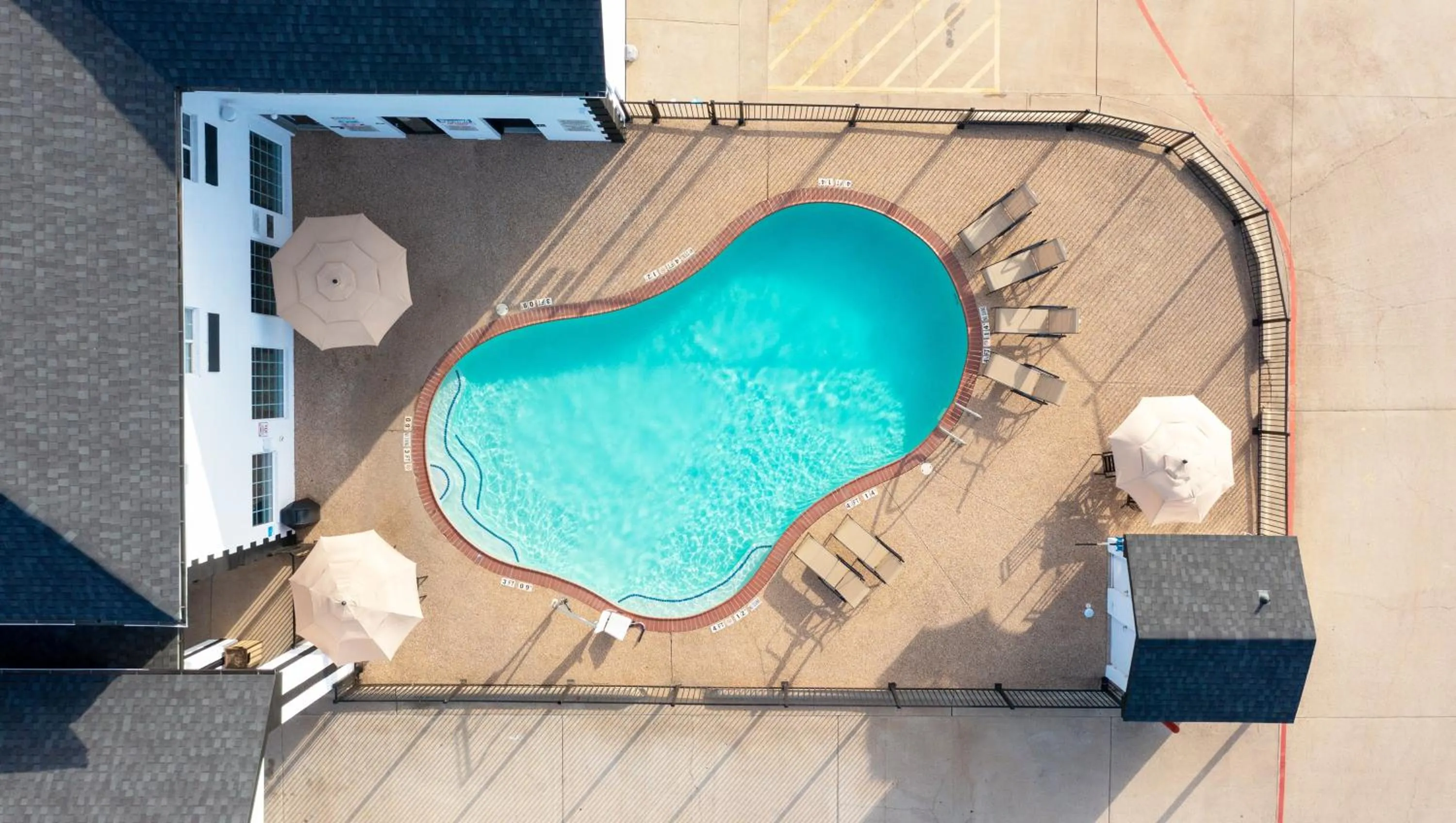 Swimming pool in Atria Hotel and RV McGregor