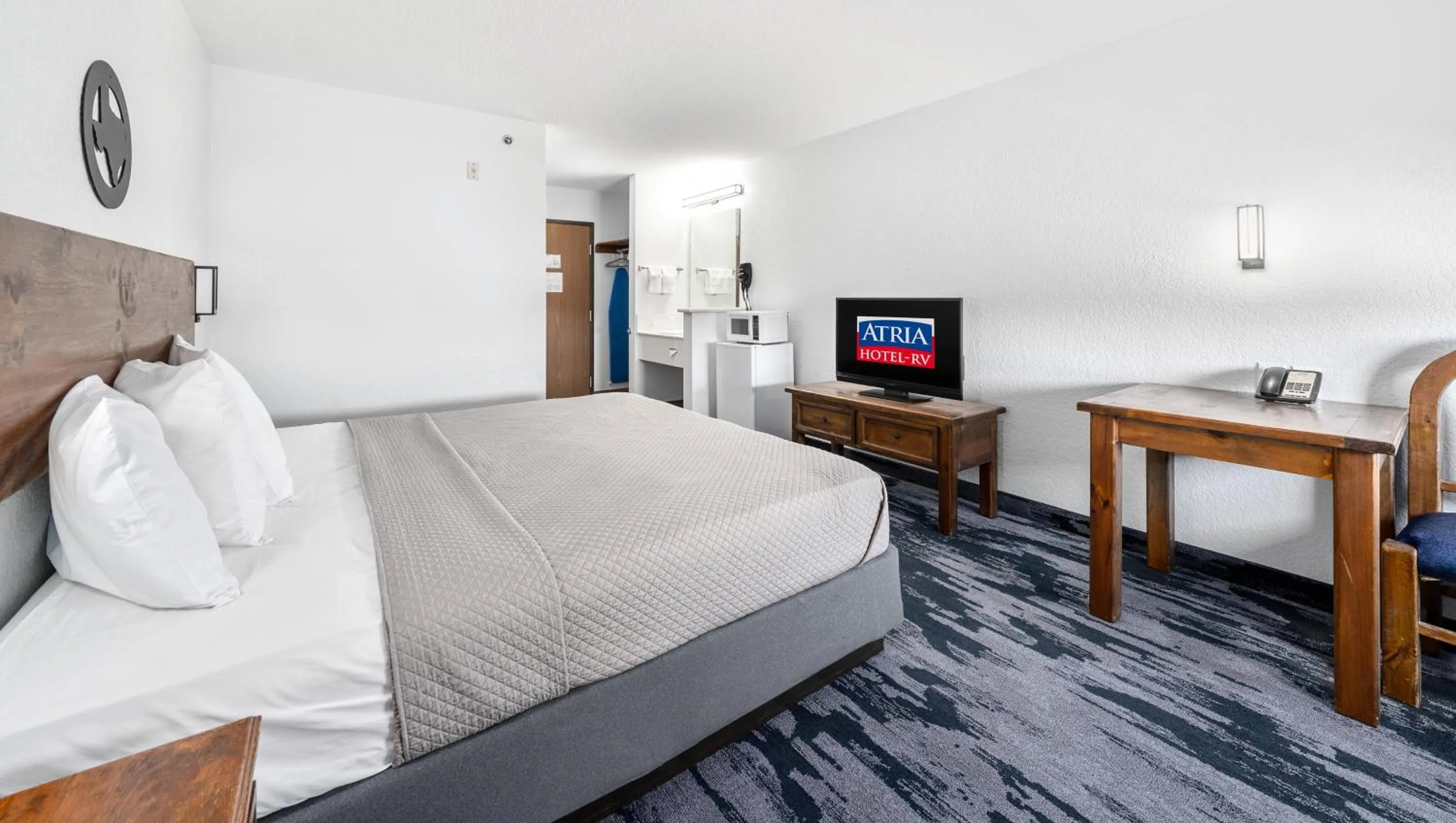 Bedroom, Bed in Atria Hotel and RV McGregor