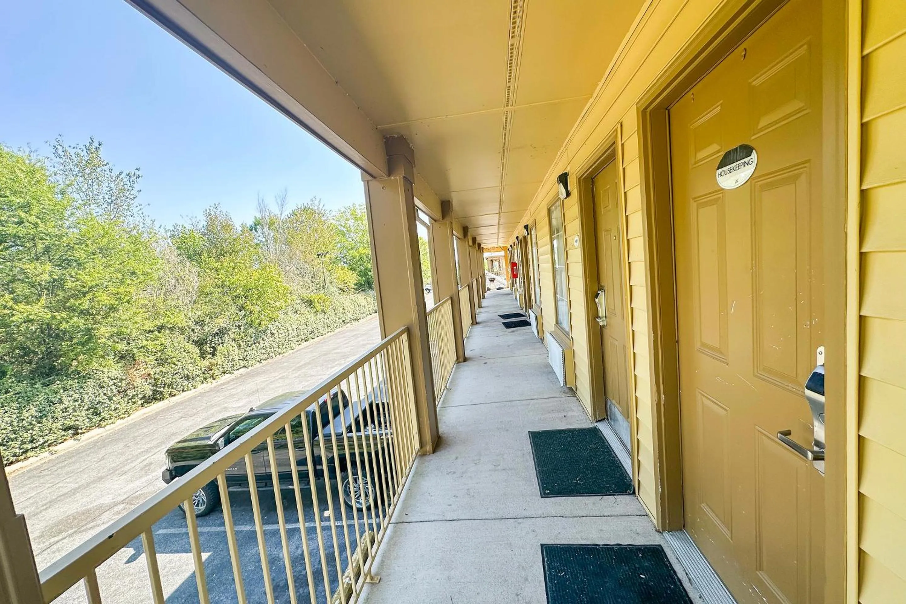 Parking in Bonita Lakes Inn by Capital O Meridian I20