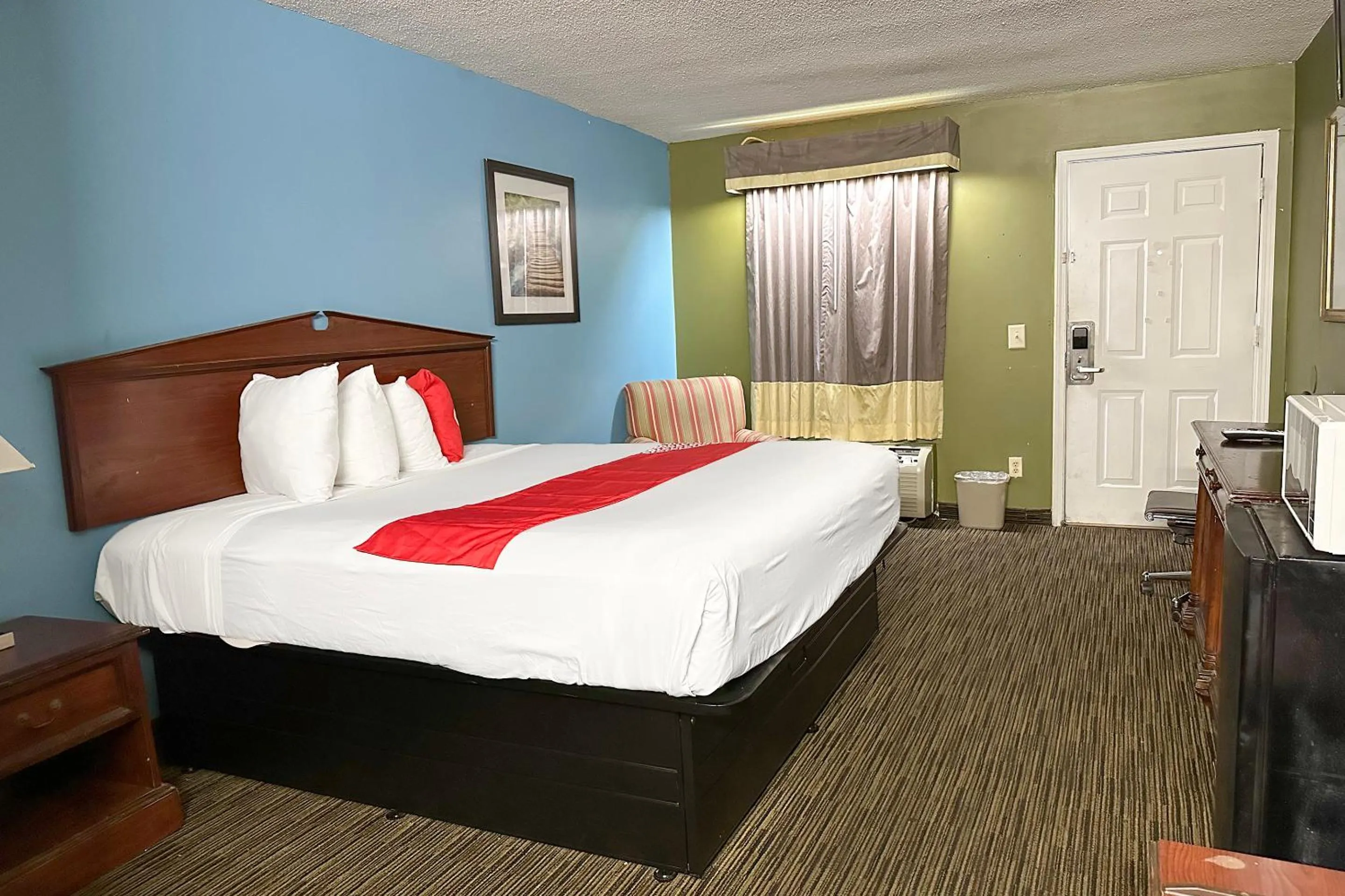 Bedroom, Bed in Bonita Lakes Inn by Capital O Meridian I20