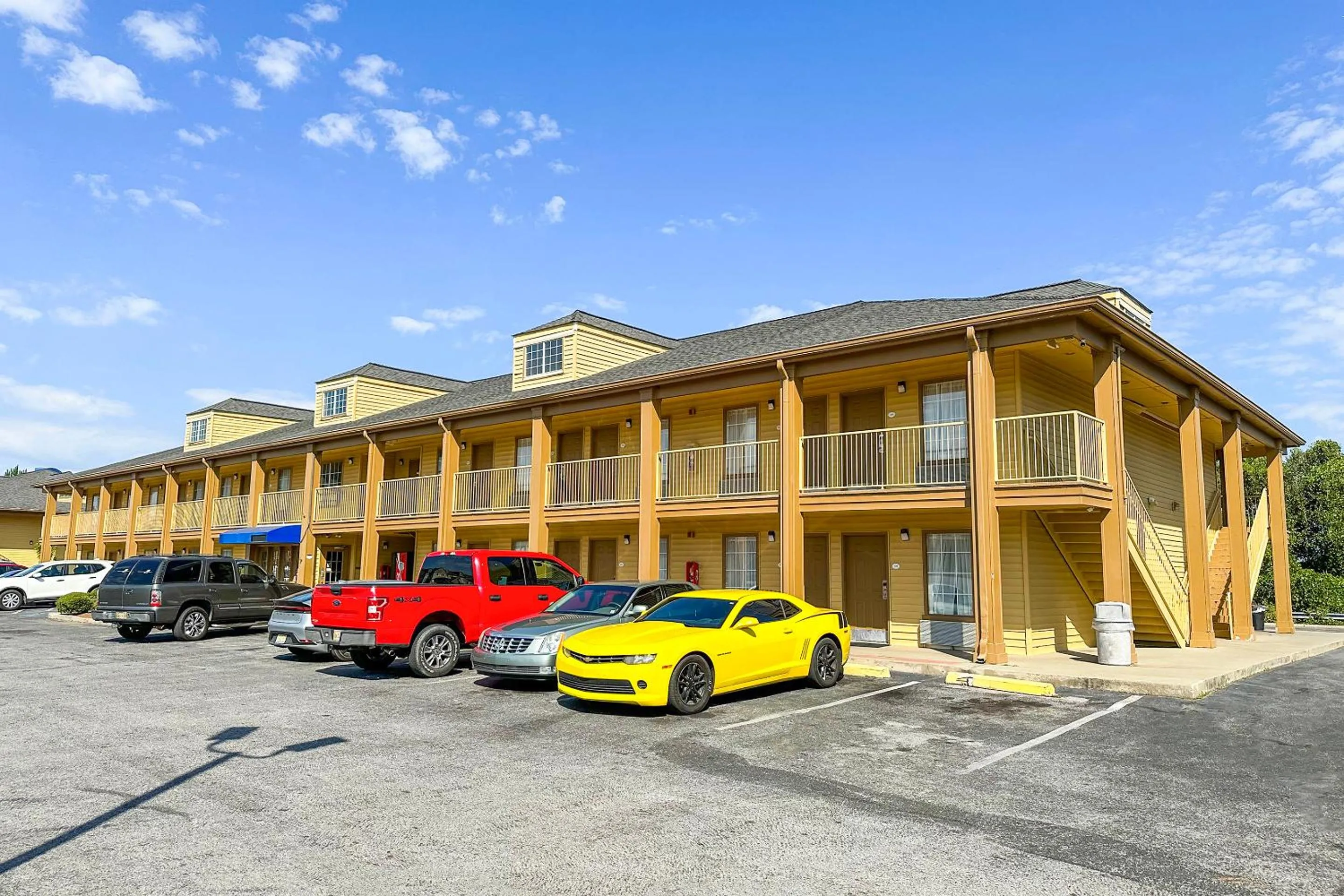 Parking in Bonita Lakes Inn by Capital O Meridian I20