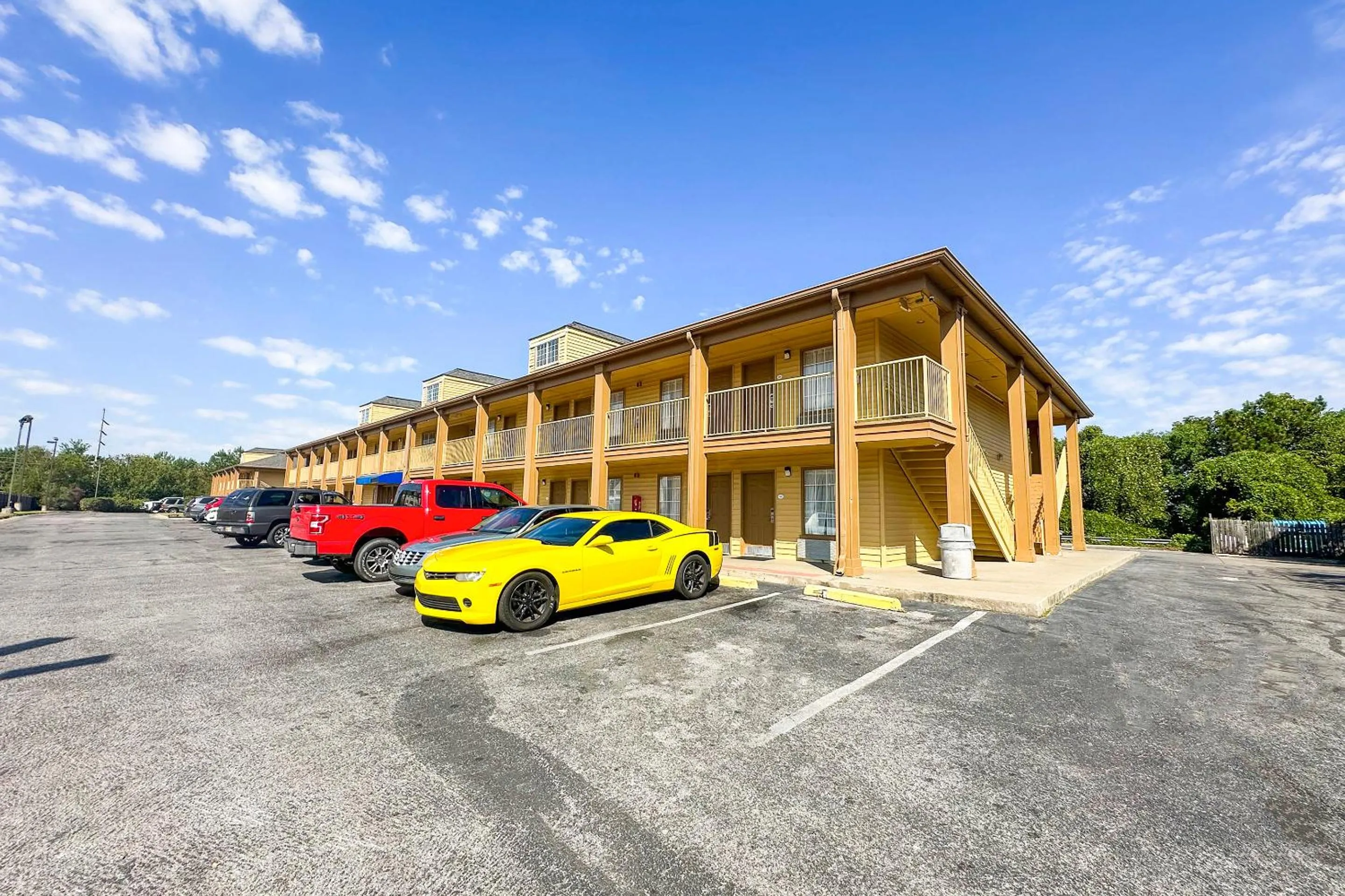 Parking in Bonita Lakes Inn by Capital O Meridian I20