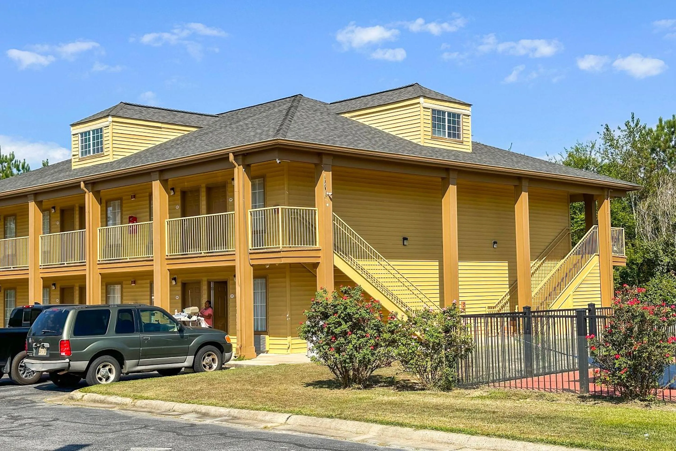 Parking in Bonita Lakes Inn by Capital O Meridian I20