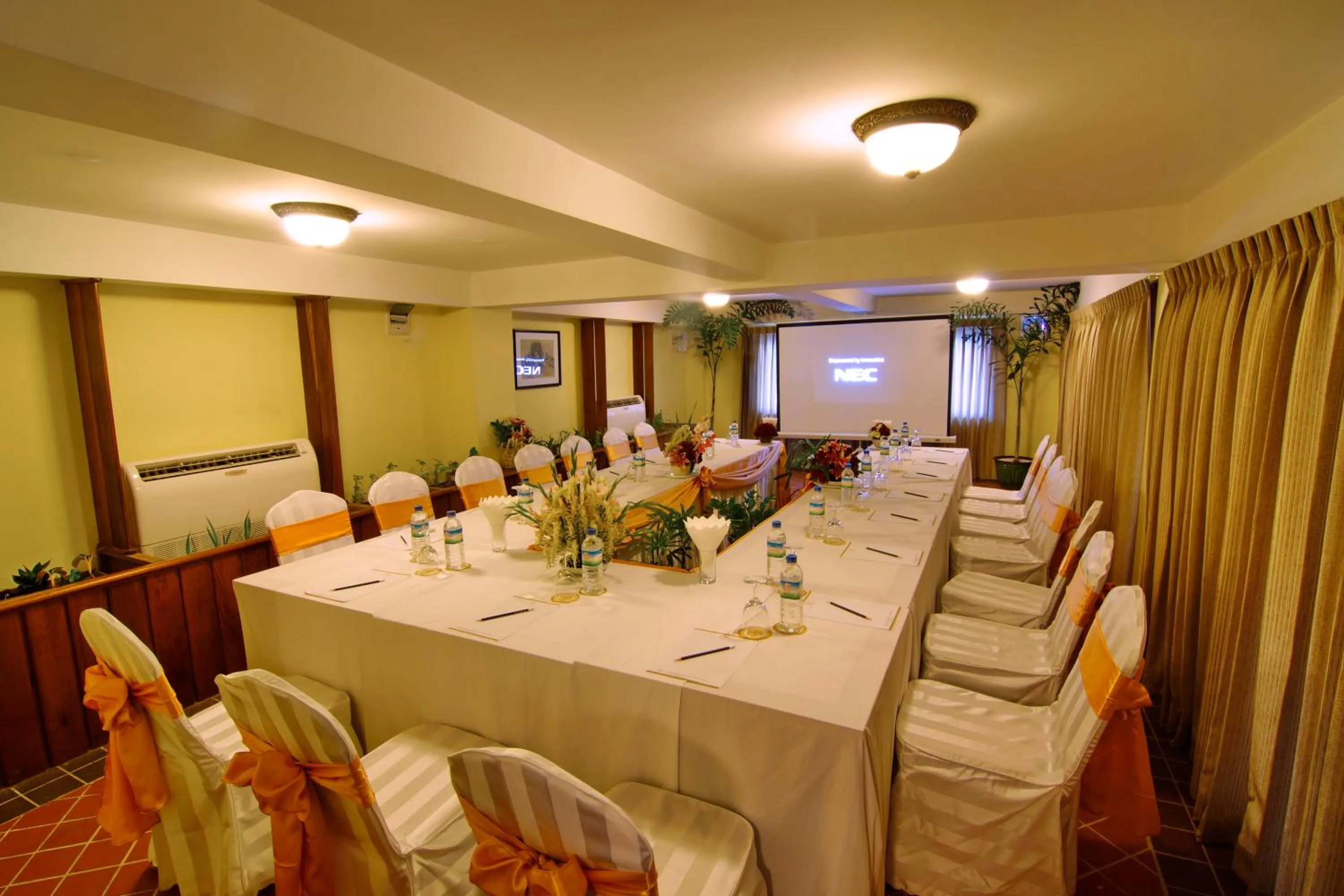 Business facilities in Shwe Ingyinn Hotel Mandalay