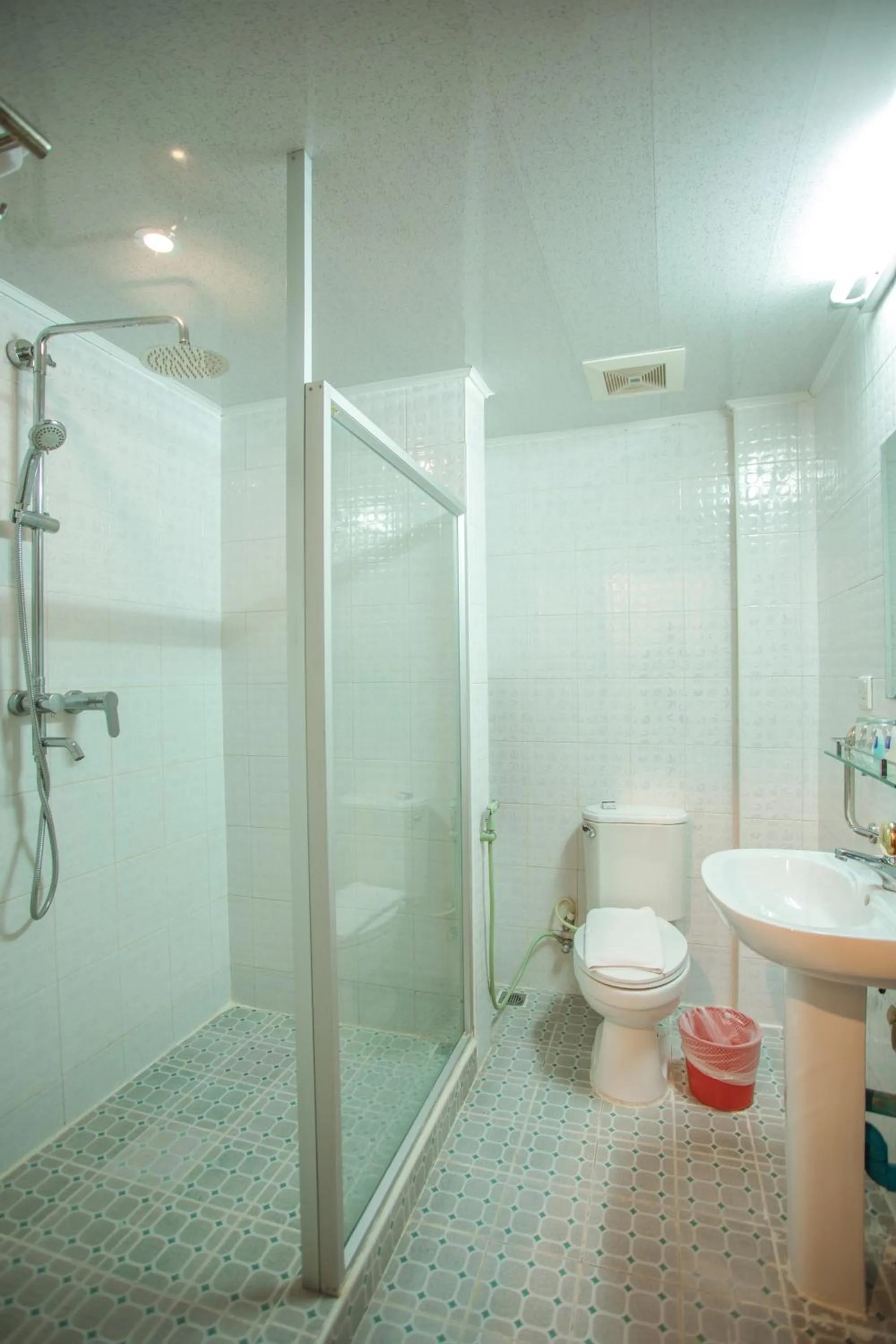 Bathroom in Shwe Ingyinn Hotel Mandalay