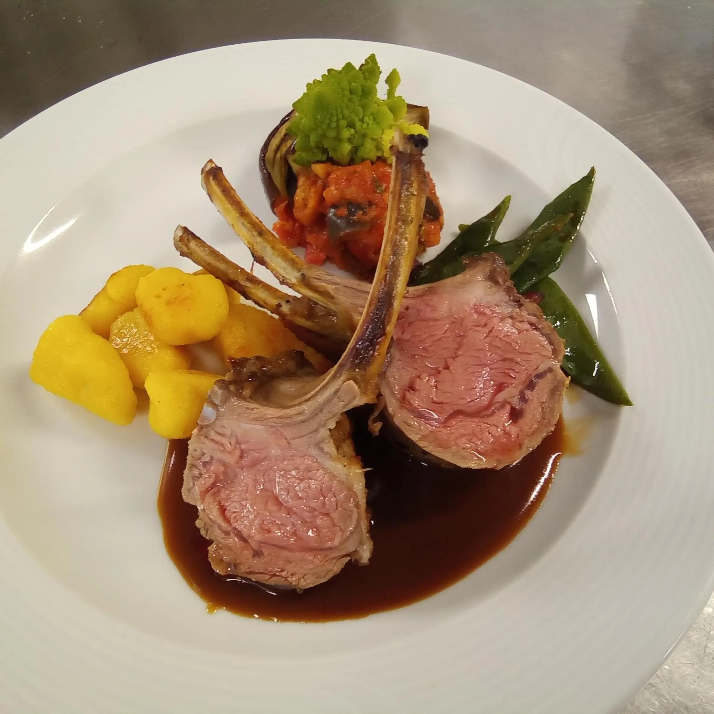 Restaurant/places to eat in Hotel Anna