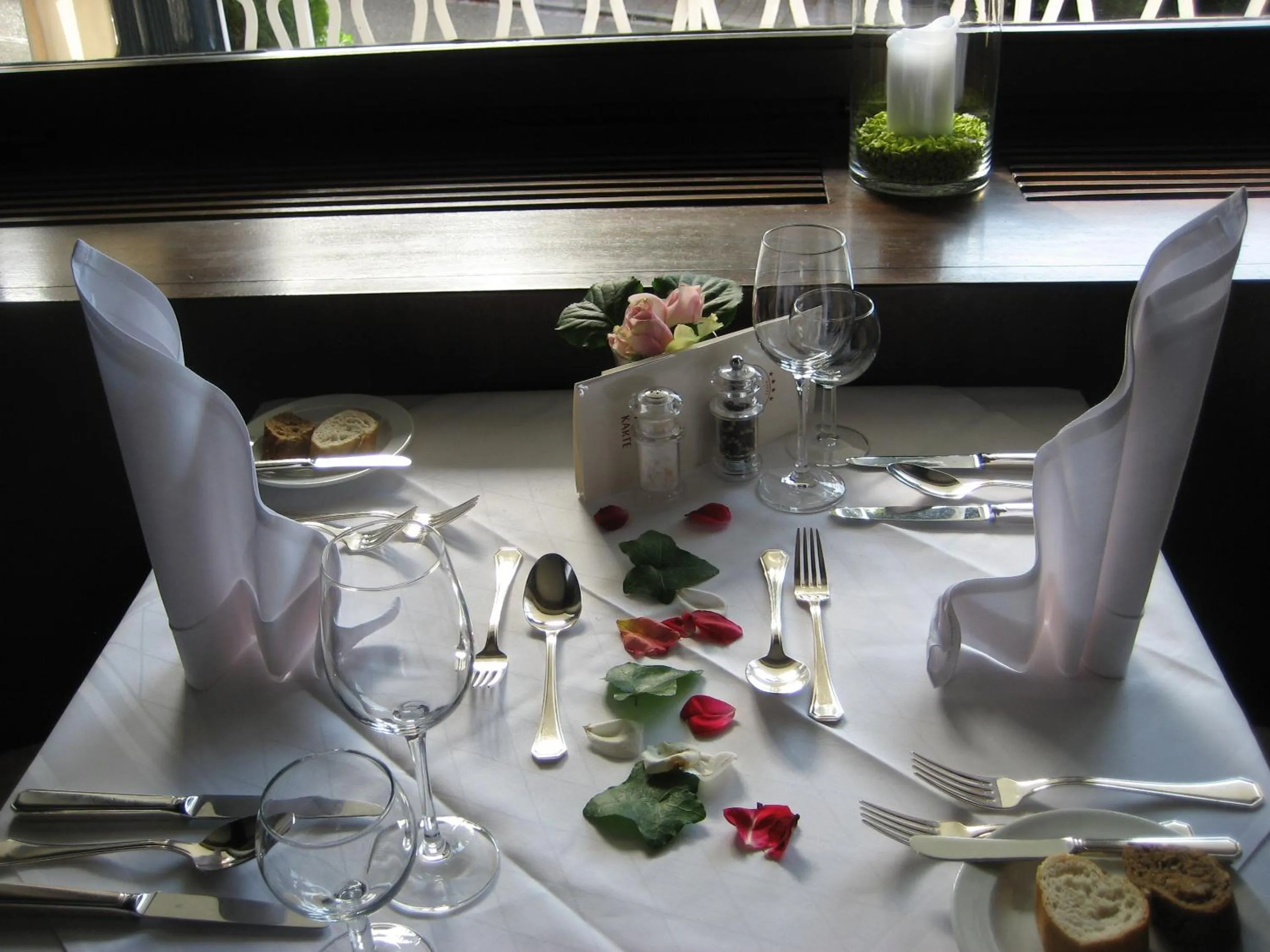 Restaurant/places to eat in Hotel Anna