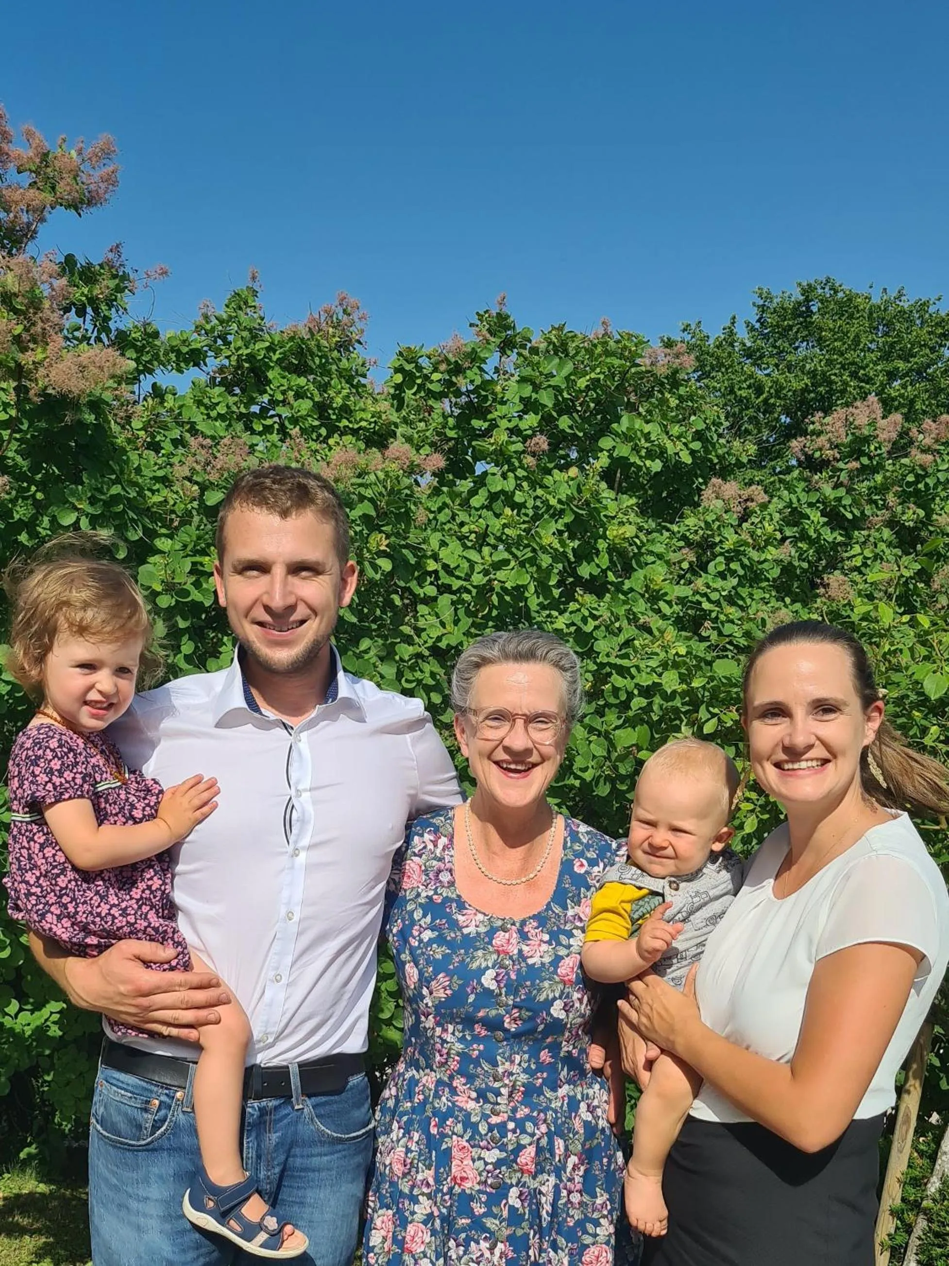 Restaurant/places to eat in Hotel Anna