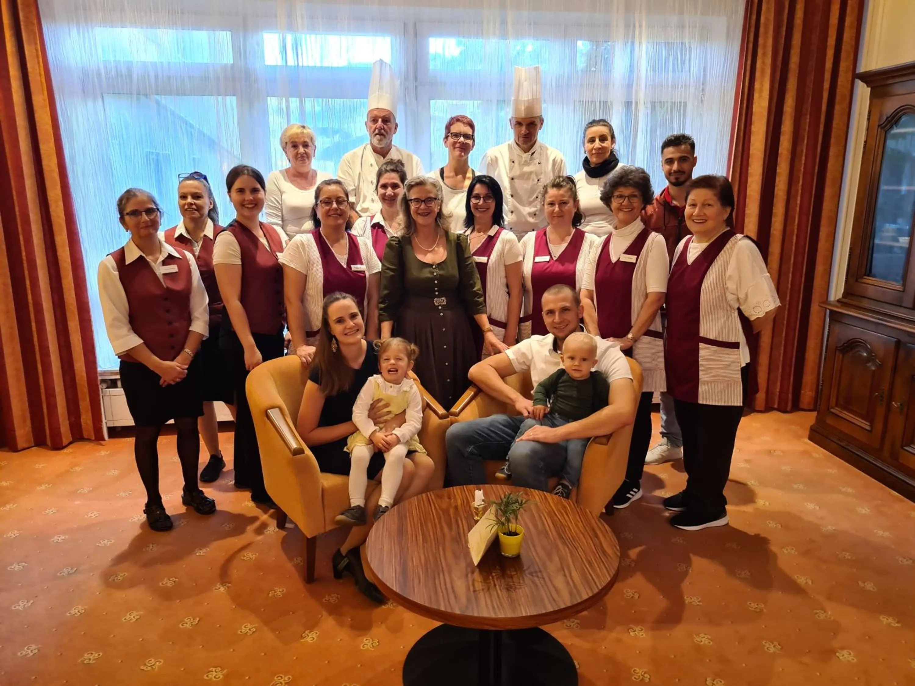 Restaurant/places to eat in Hotel Anna