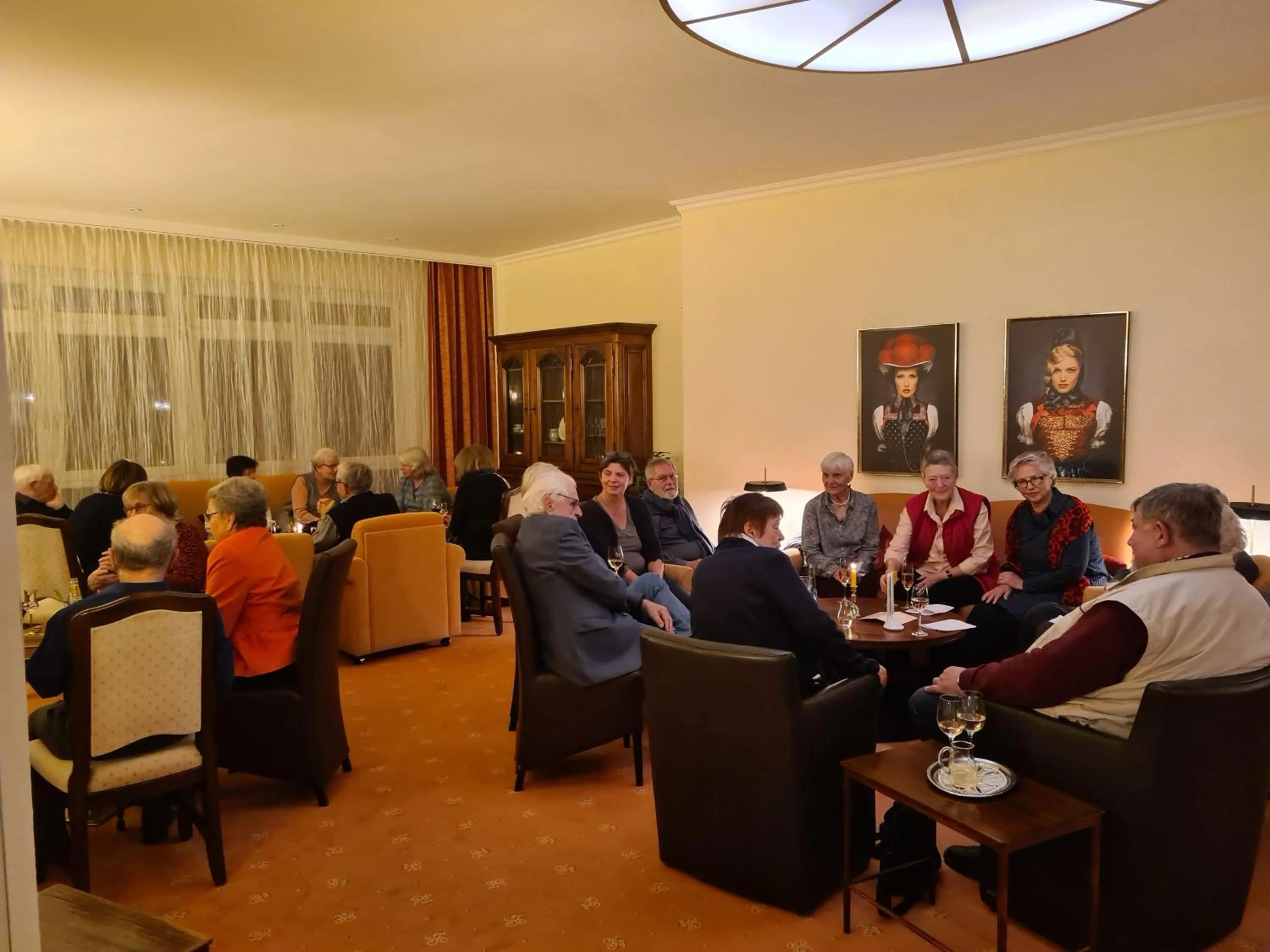 Restaurant/places to eat in Hotel Anna