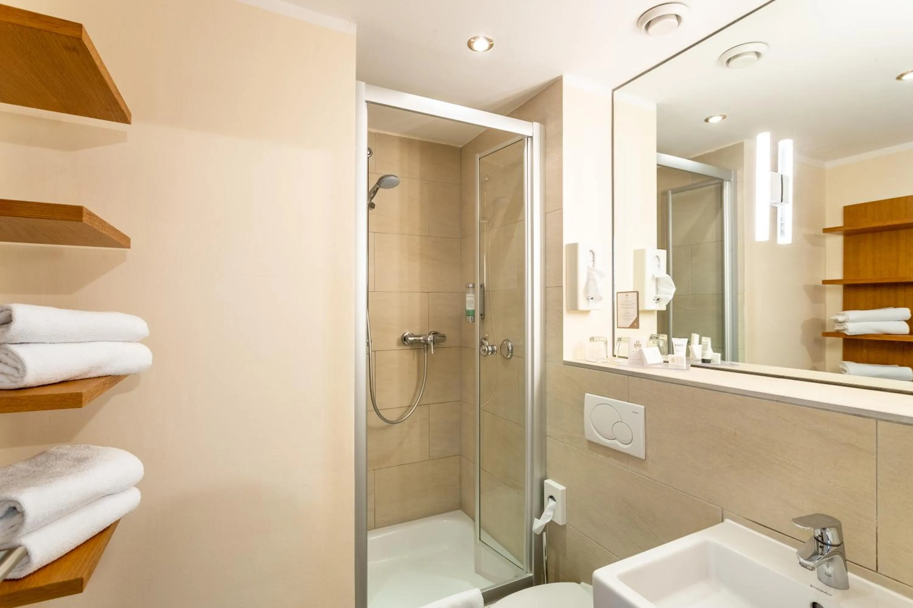 Shower in Seehotel Leoni