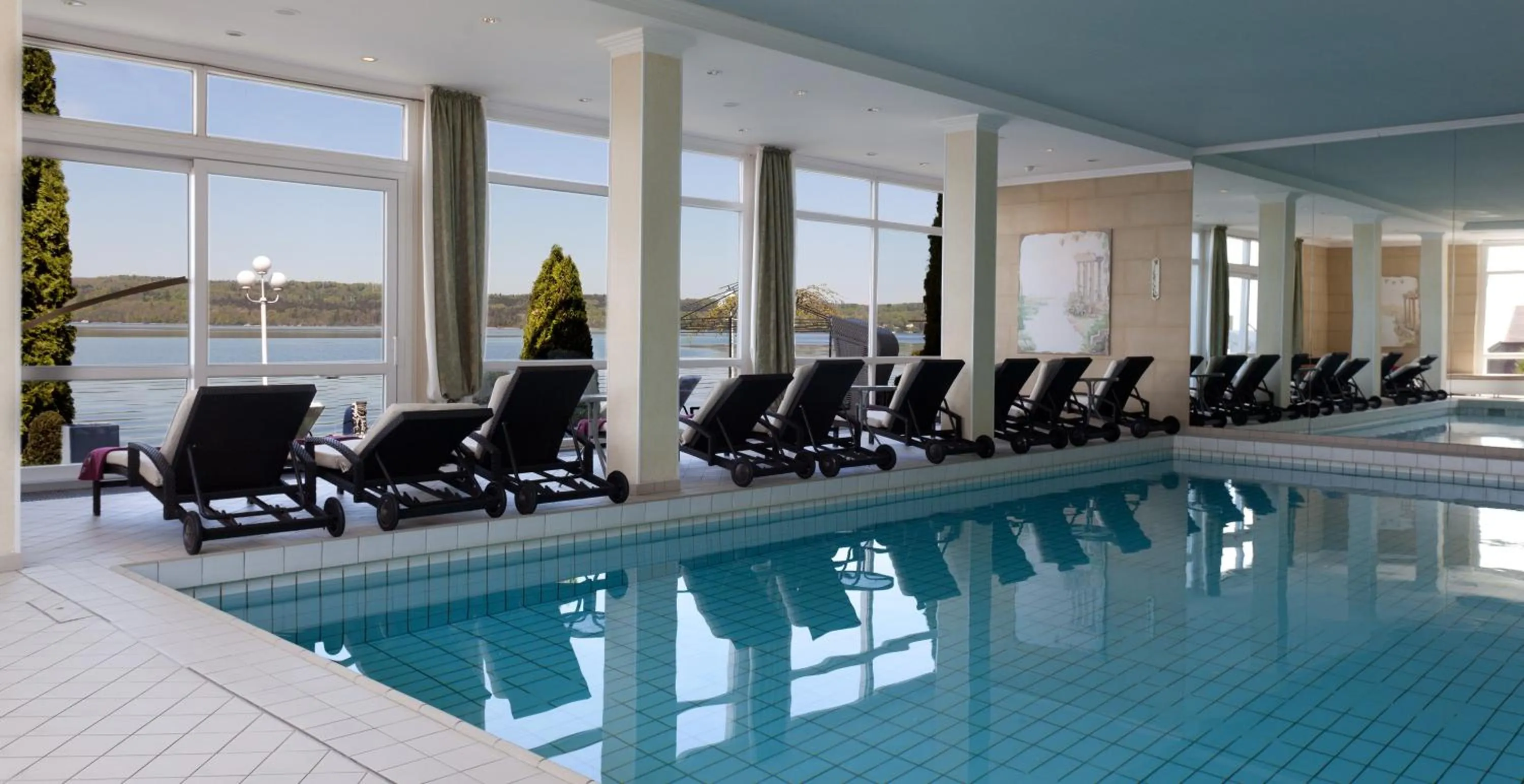 Swimming pool in Seehotel Leoni