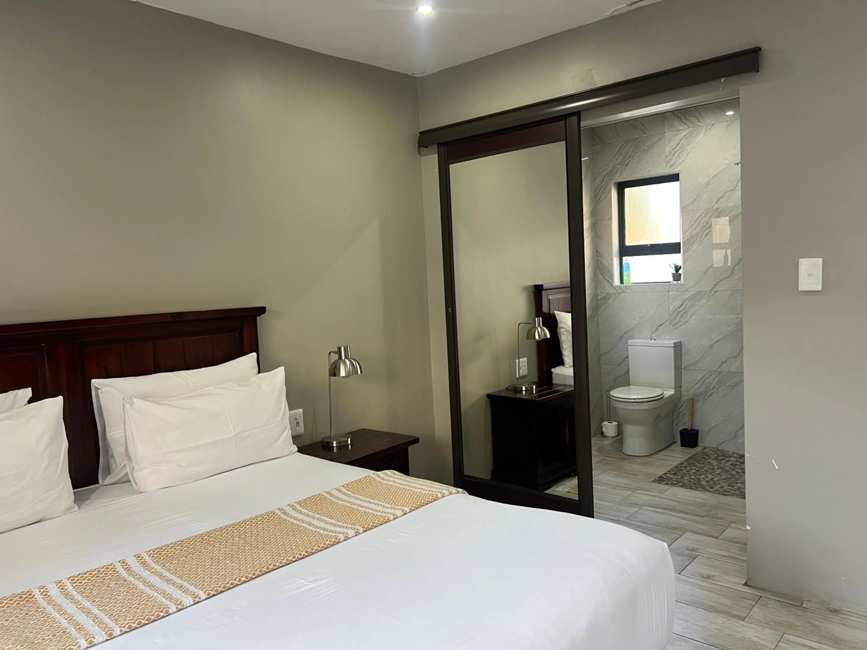 Bathroom, Bed in Rivonia Guest House