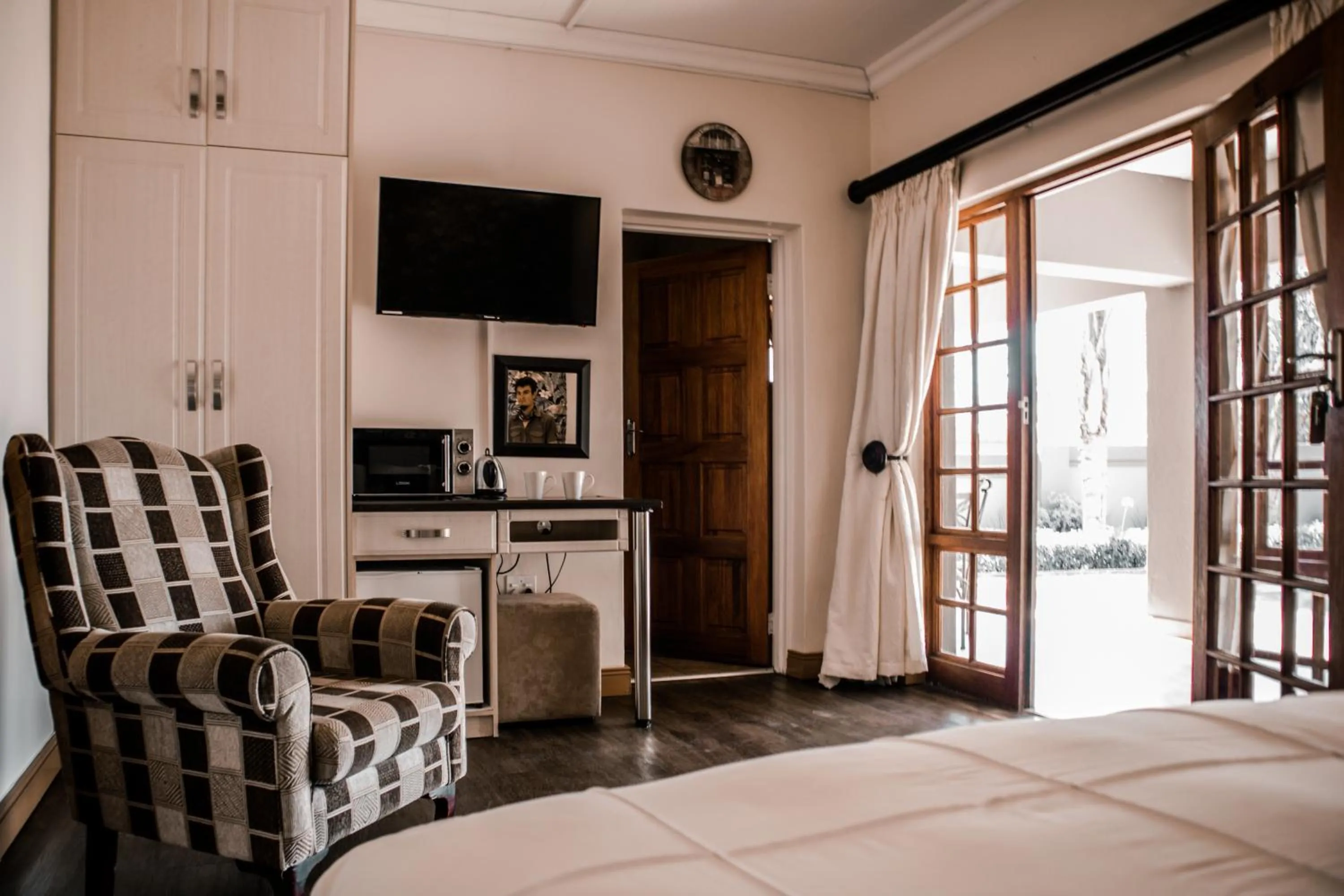 Kitchen or kitchenette, Bed in Pinehaven Bed and Breakfast