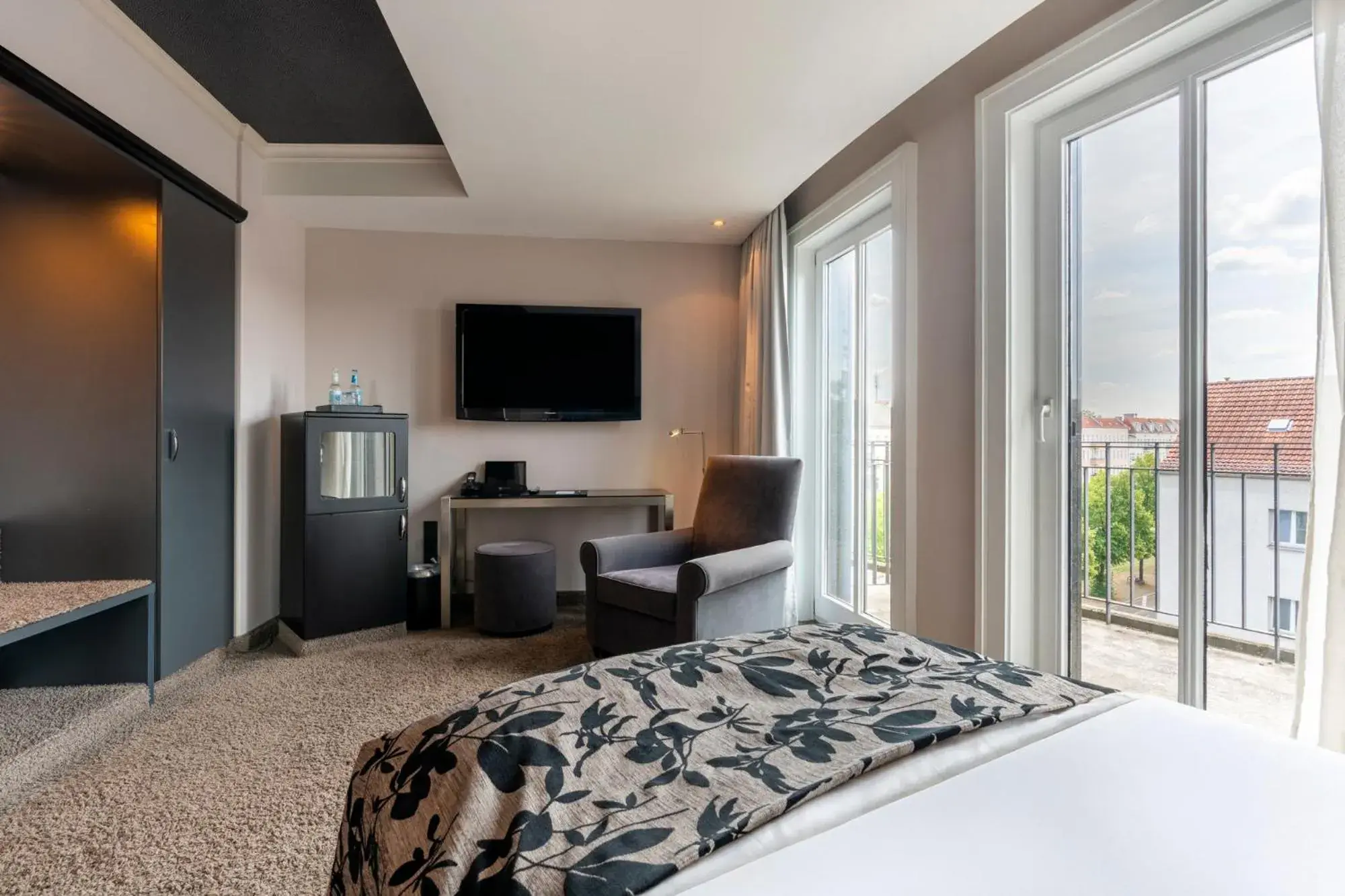 Design Double Room - single occupancy in New Berlin Design Double Room - single occupancy in New Berlin