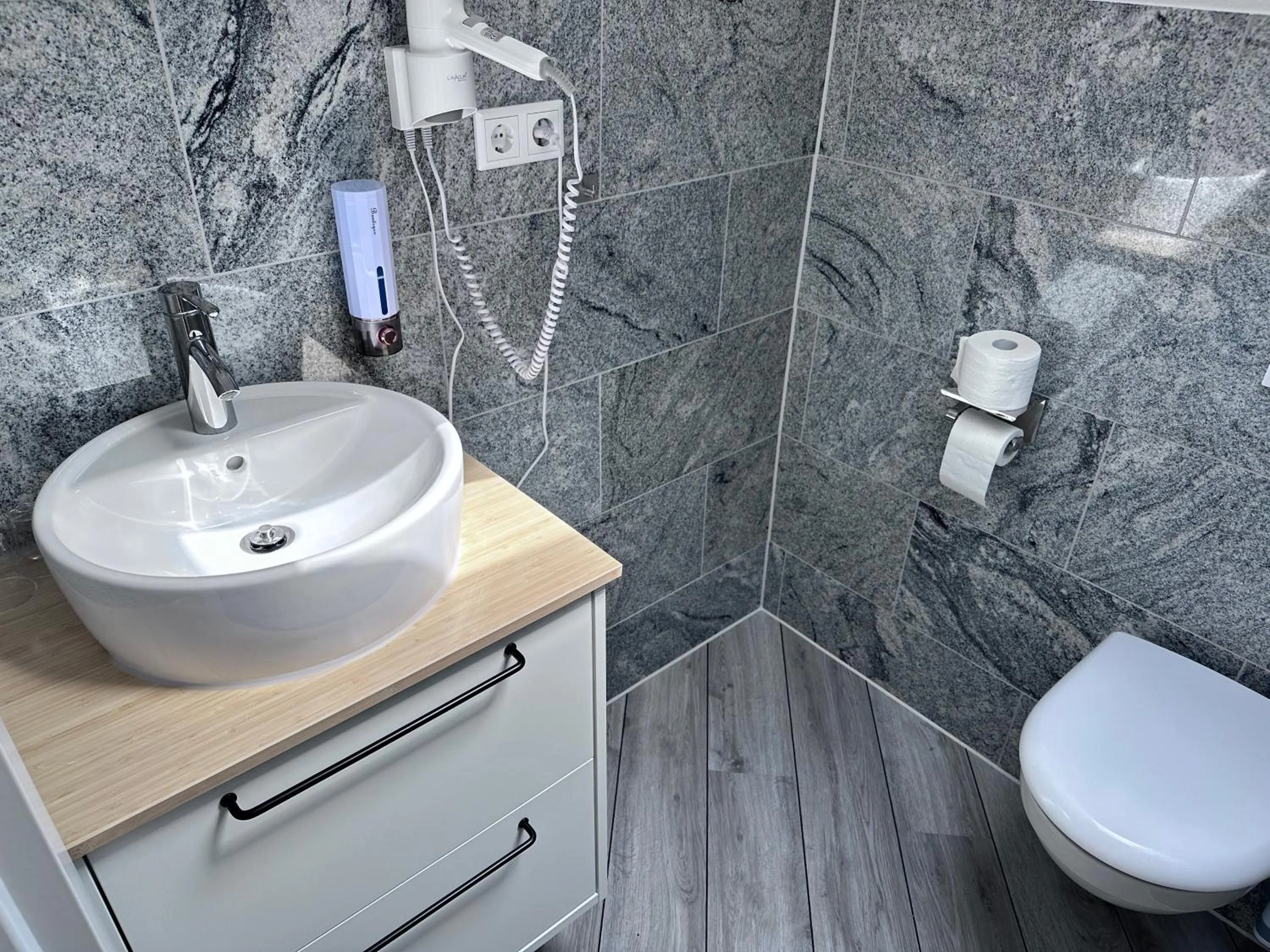 Toilet in Mertinkus Nordseehotel