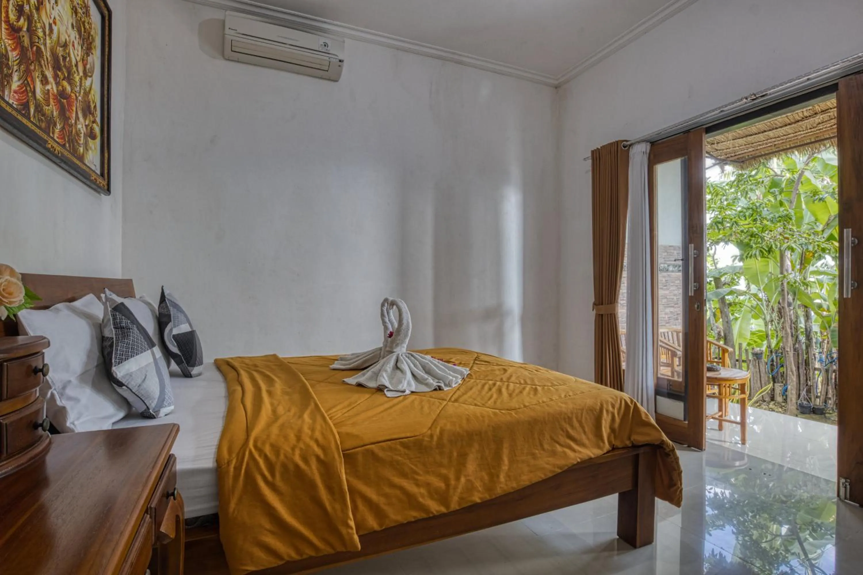 Photo of the whole room, Bed in Bagus Cottage
