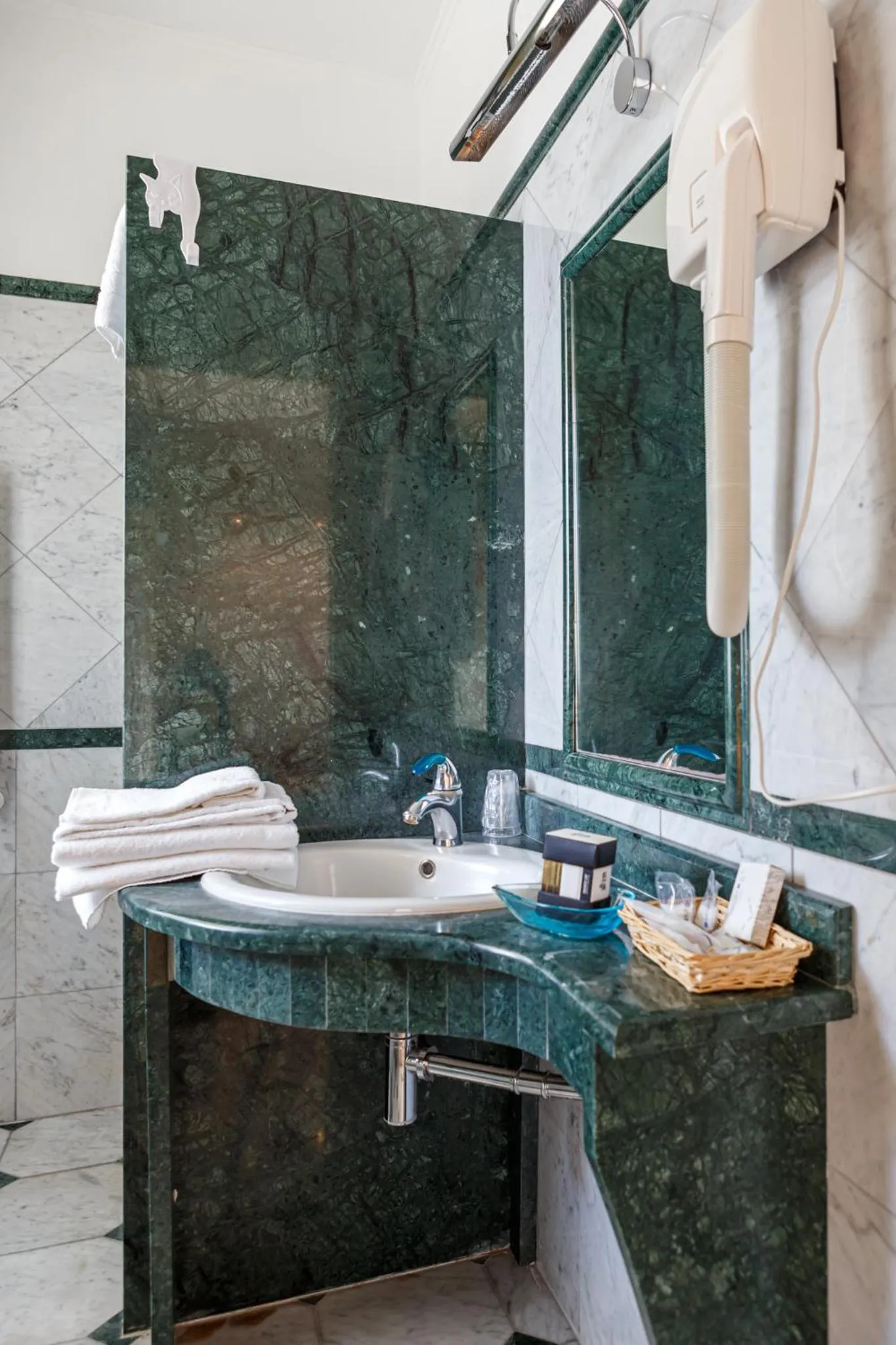 Shower in Hotel Villa Sofia