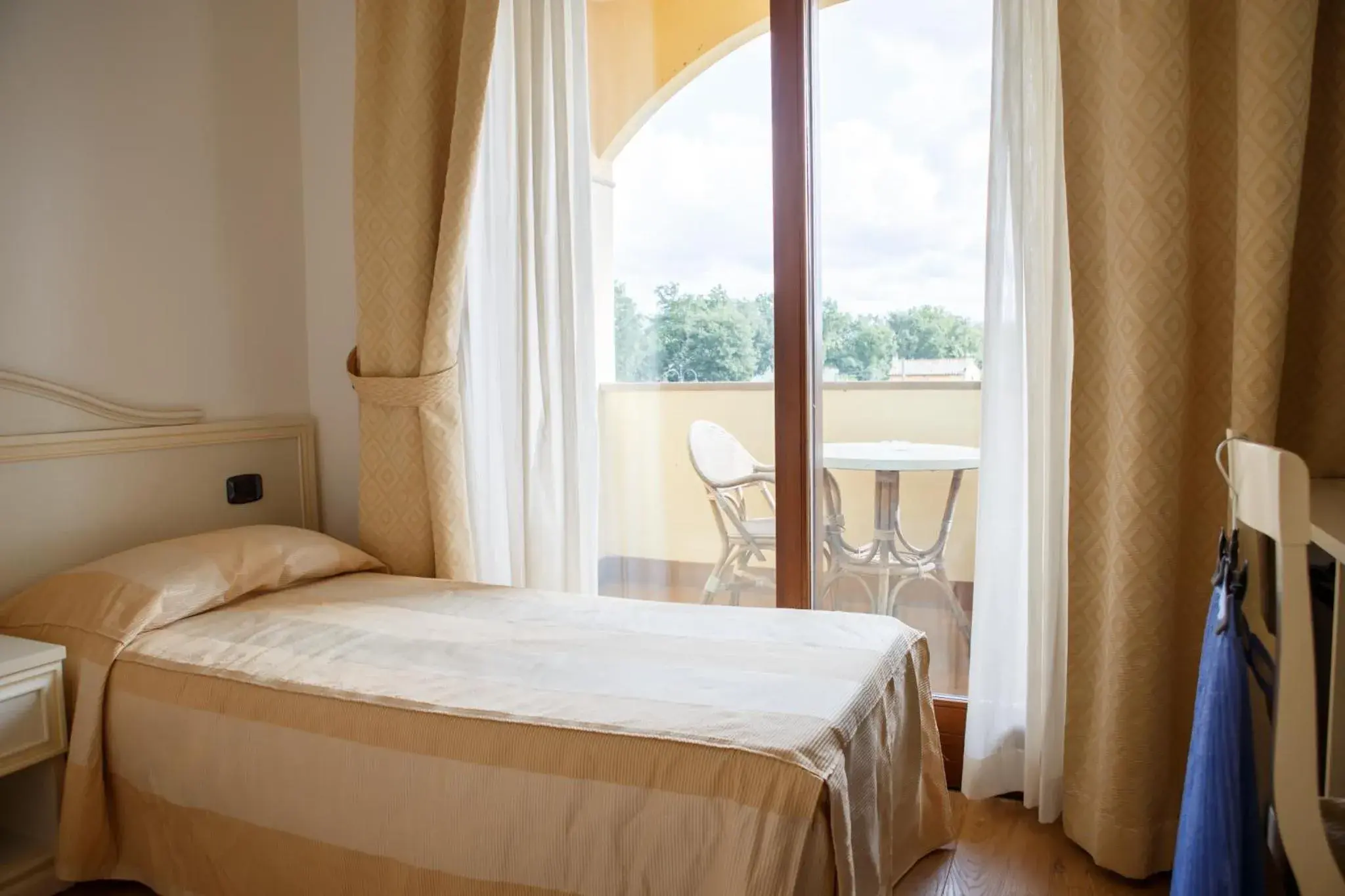 Twin Room with Shower - single occupancy in Hotel Villa Sofia Twin Room with Shower - single occupancy in Hotel Villa Sofia