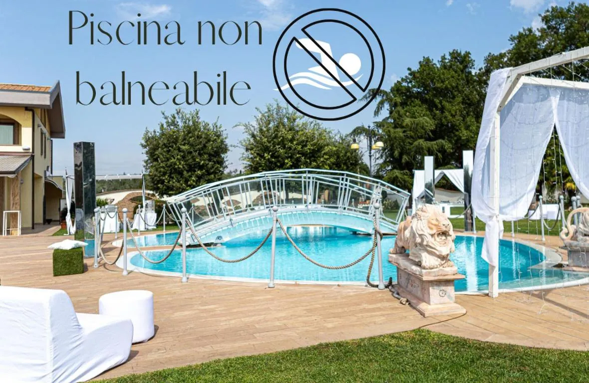 Swimming pool in Hotel Villa Sofia