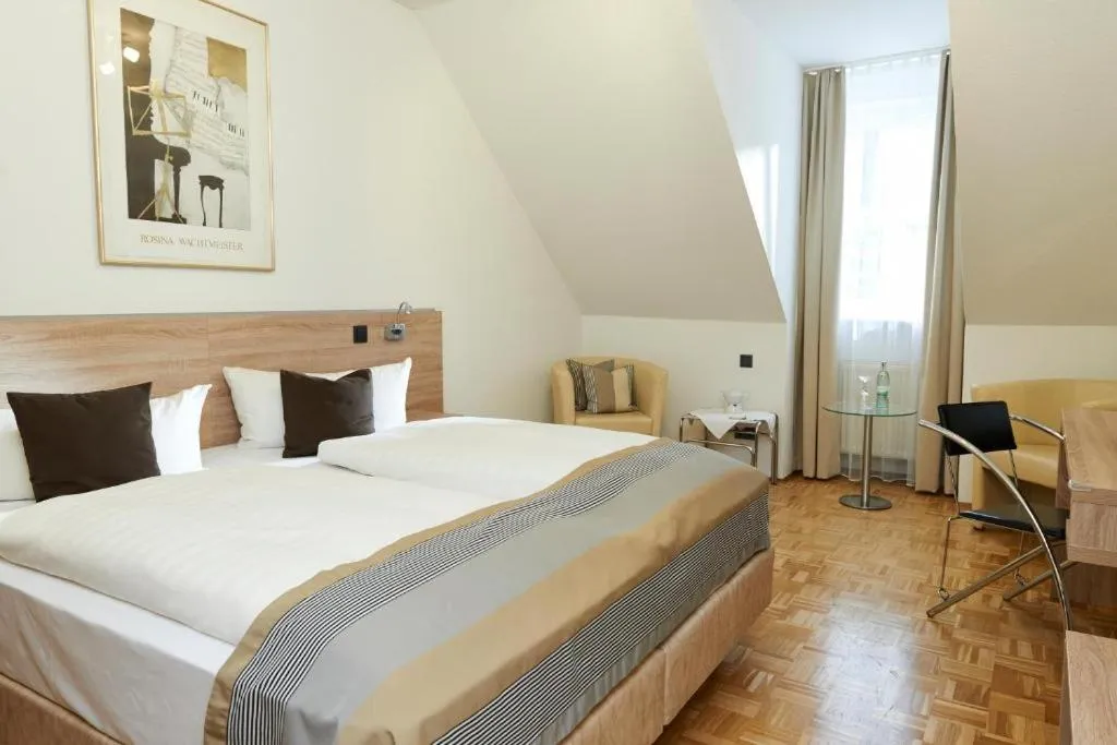 Photo of the whole room, Bed in Hotel Müller Café & Wein - Mondholzhotel