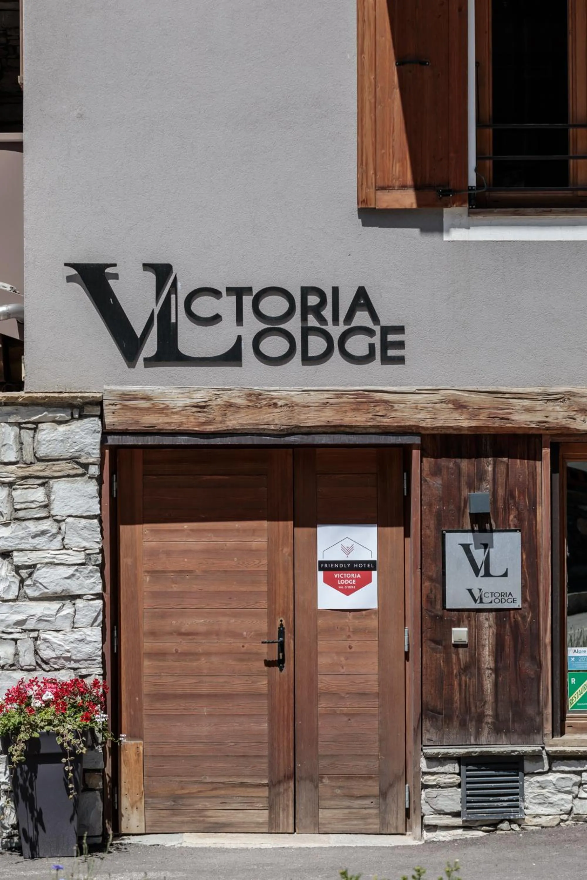 Property building in Victoria Lodge, Friendly Hotel