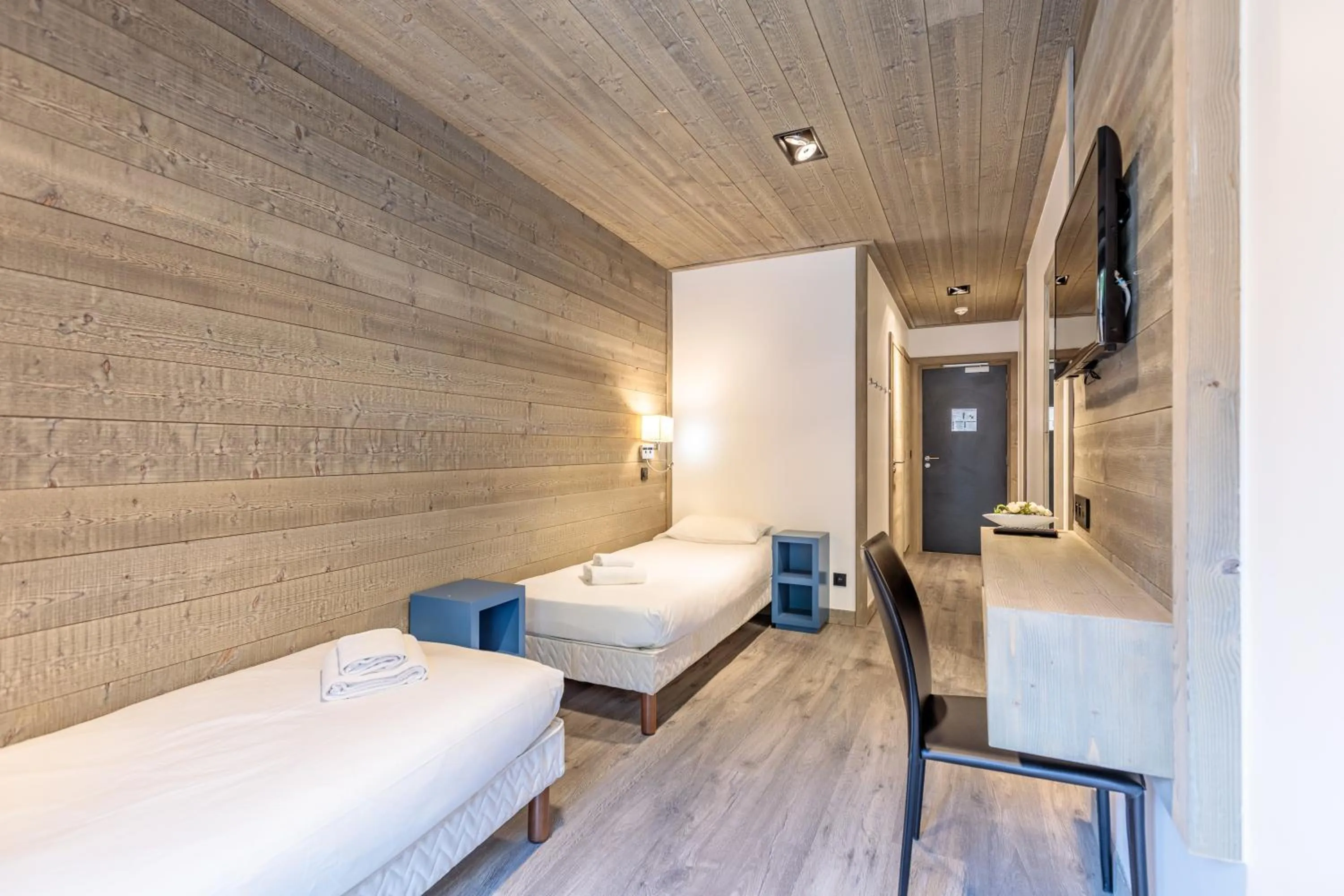 Photo of the whole room, Bed in Victoria Lodge, Friendly Hotel