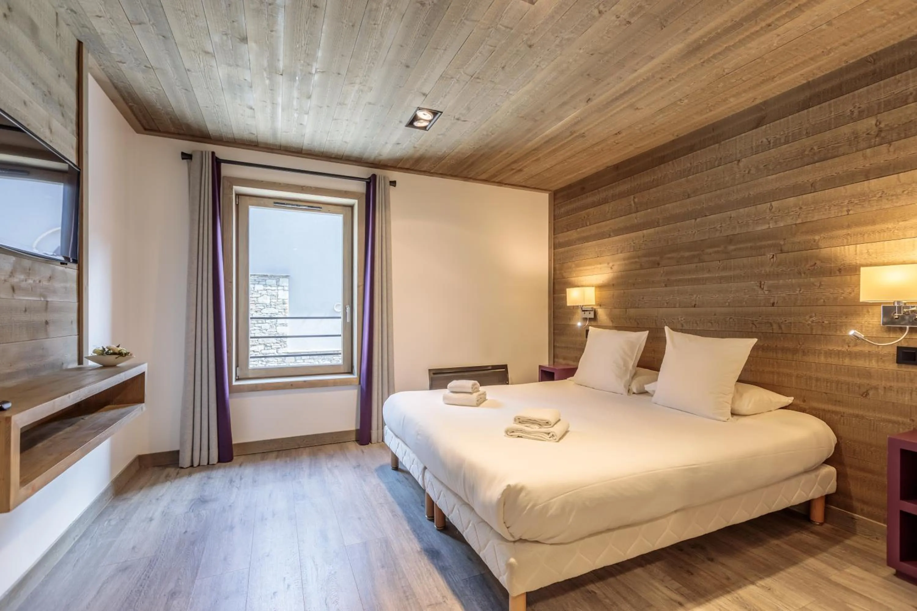 Bed in Victoria Lodge, Friendly Hotel