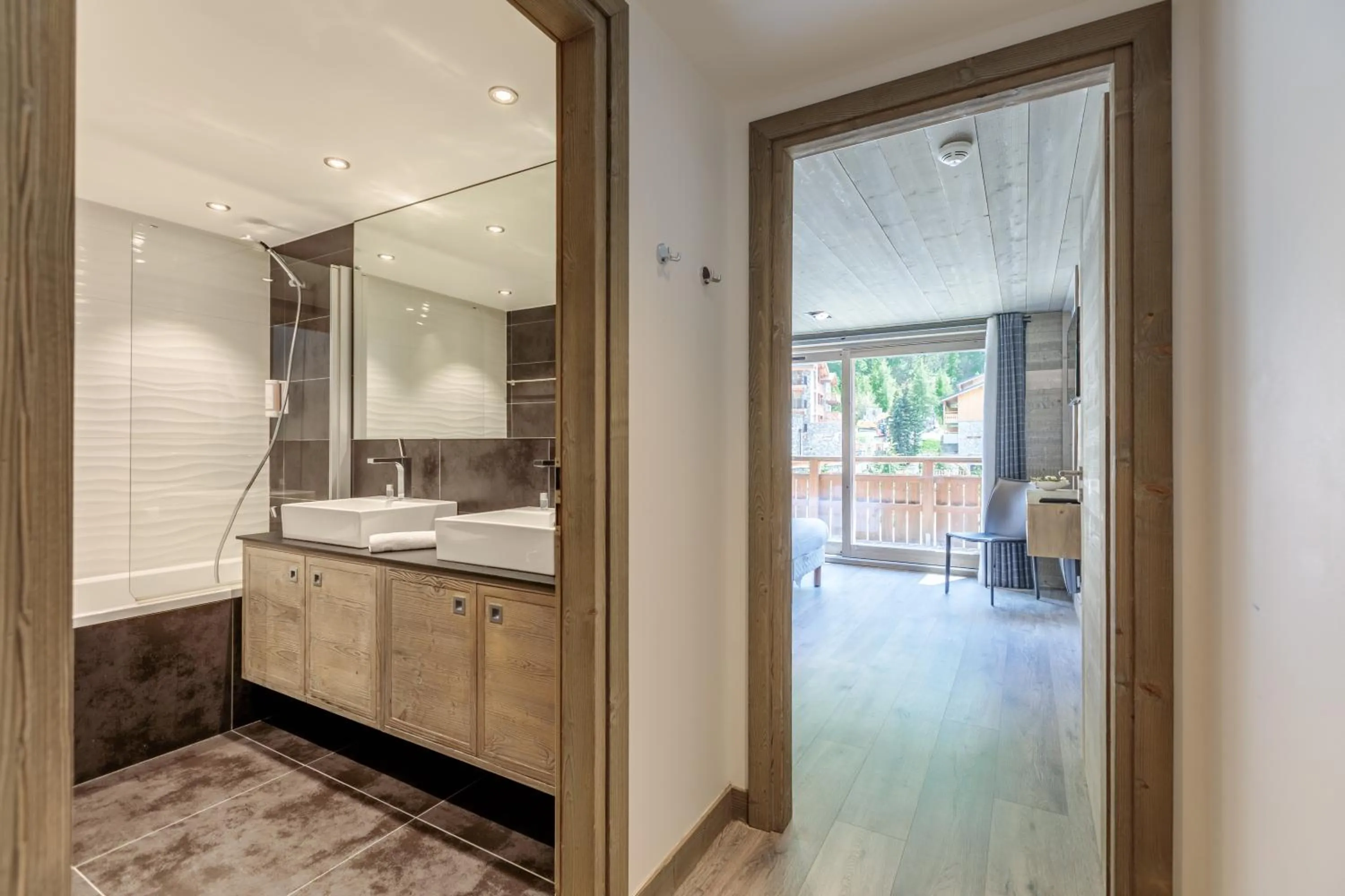 Bathroom in Victoria Lodge, Friendly Hotel