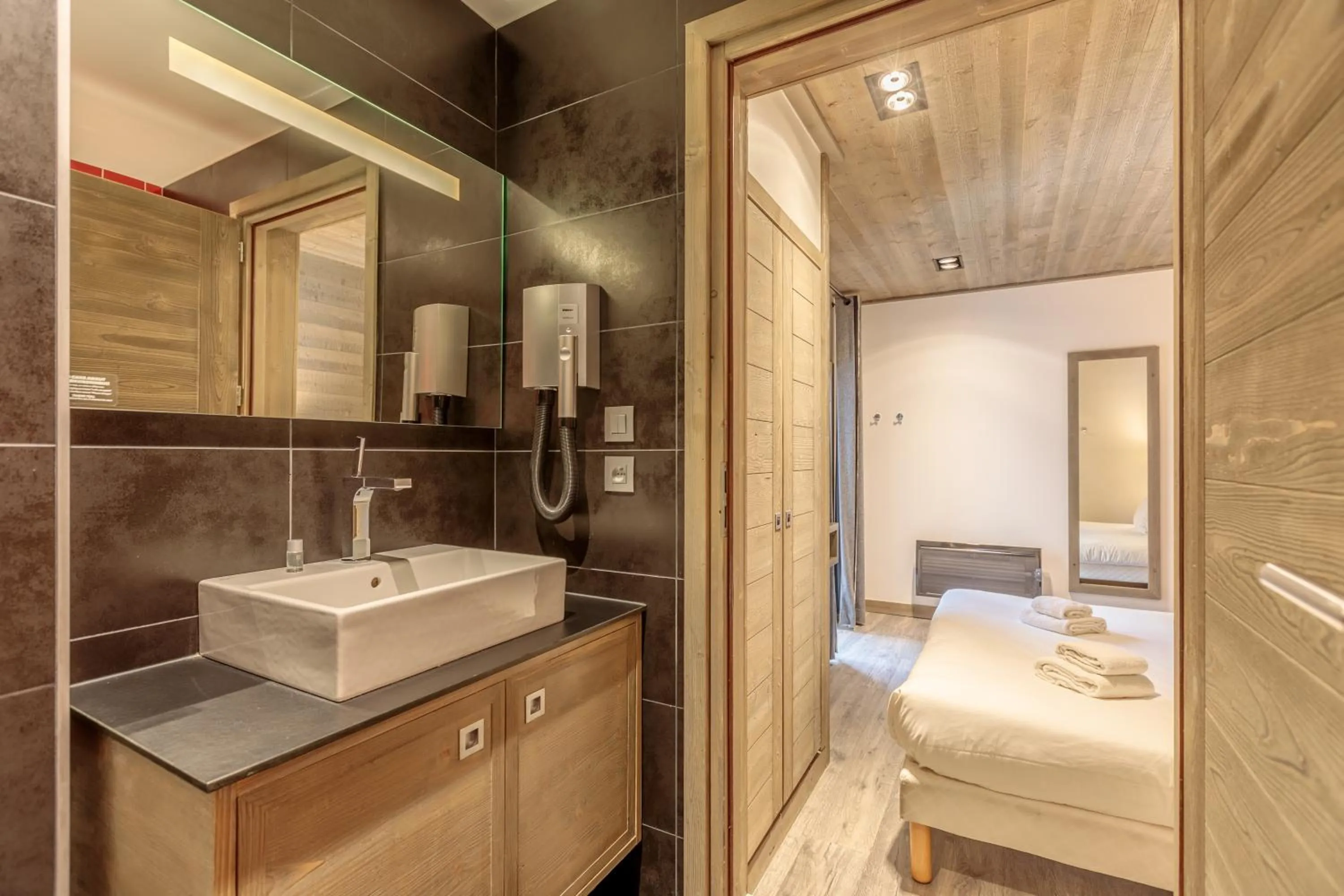 Bathroom in Victoria Lodge, Friendly Hotel