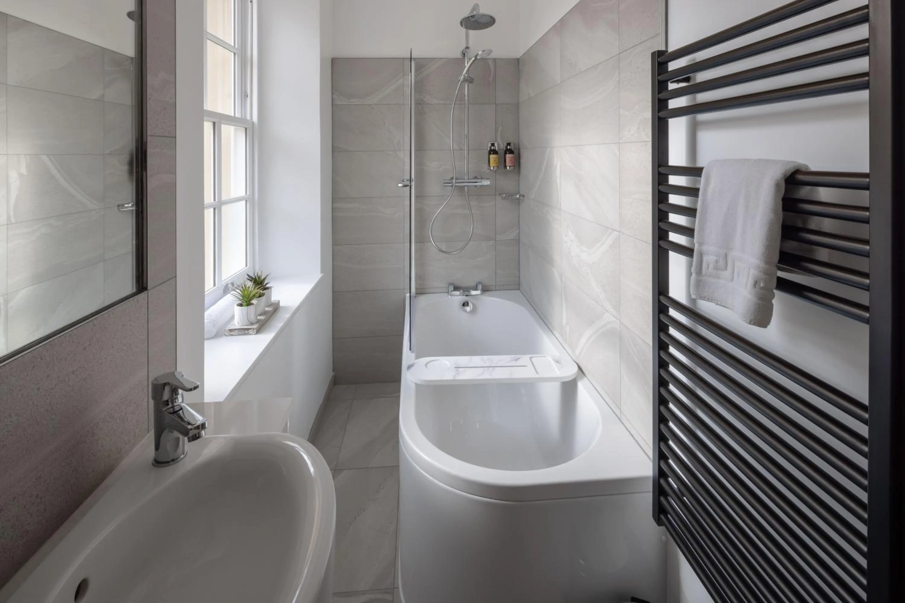 Shower in Redmayne House - Urban Apartments