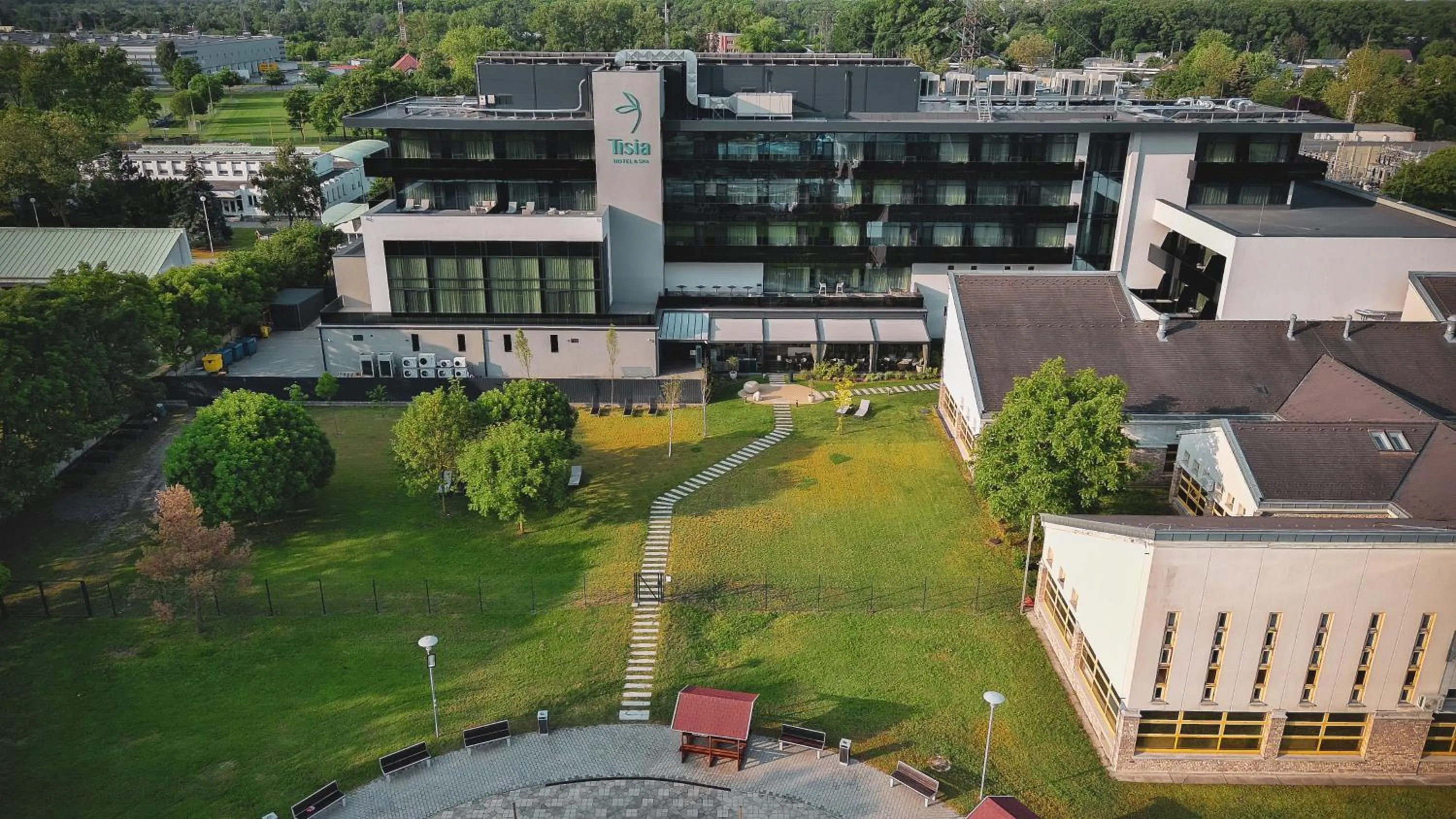 Garden in Tisia Hotel & Spa