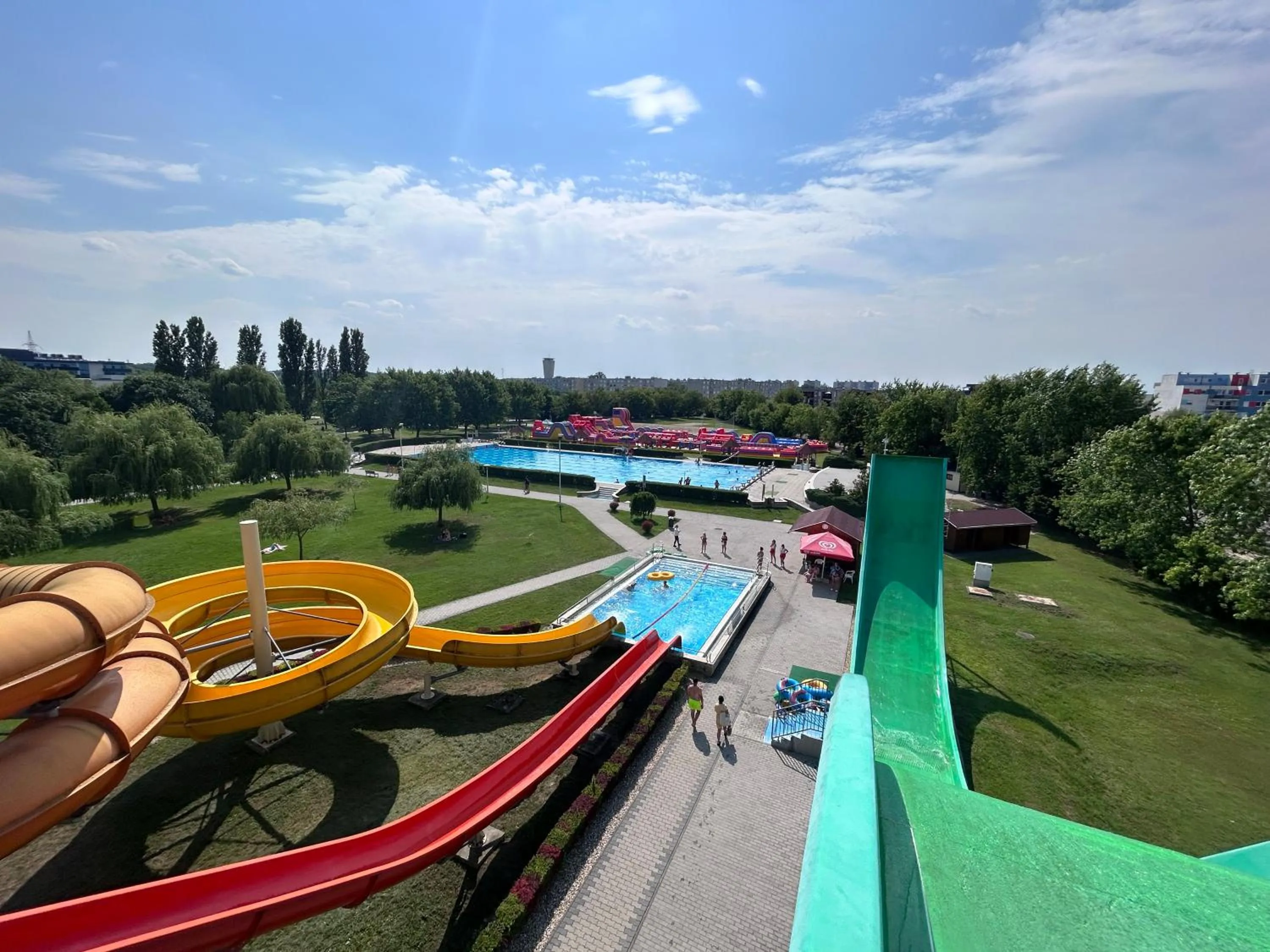 Entertainment in Tisia Hotel & Spa