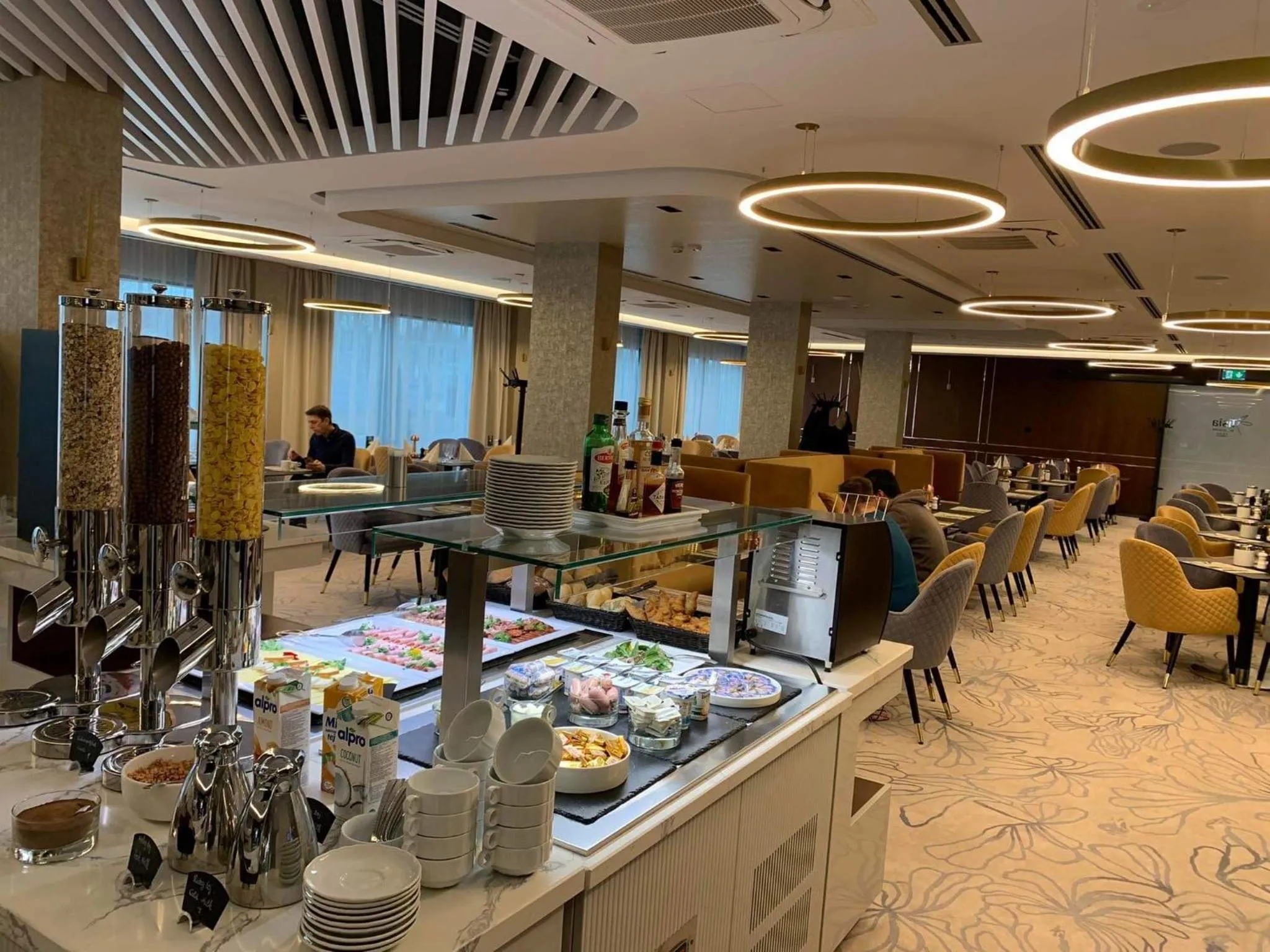 Restaurant/places to eat in Tisia Hotel & Spa