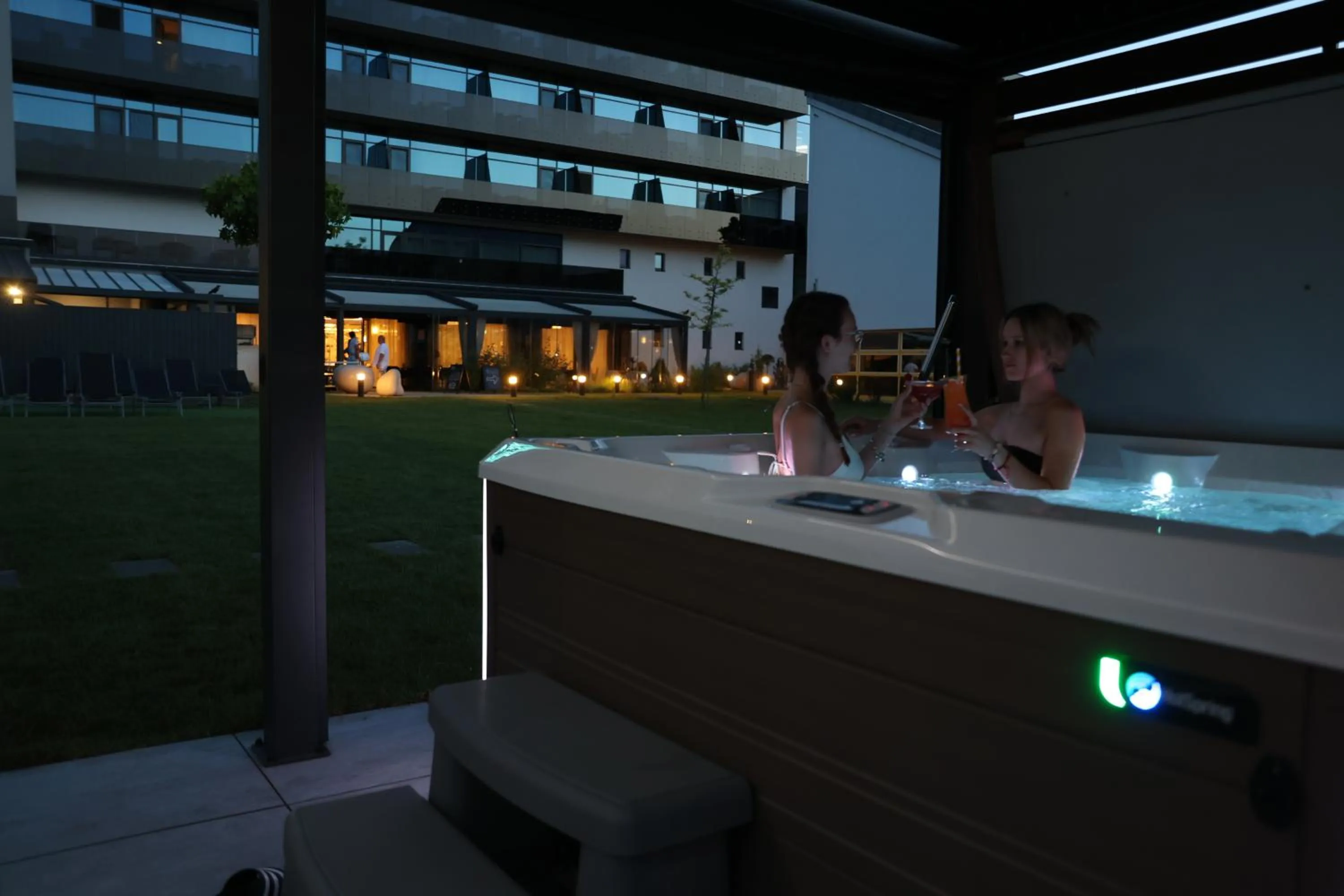 Hot Tub in Tisia Hotel & Spa