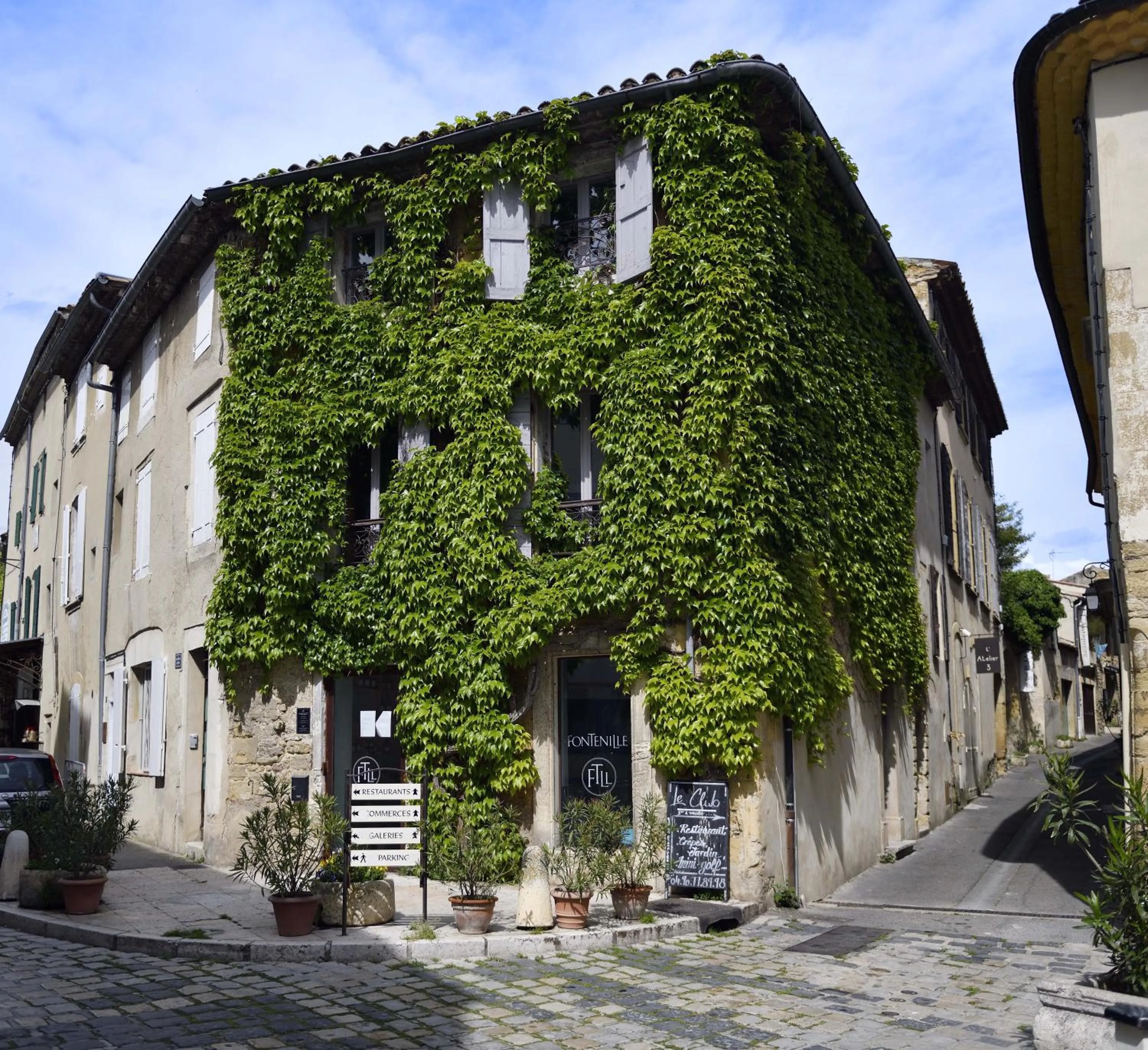Facade/entrance in La Maison de Lourmarin