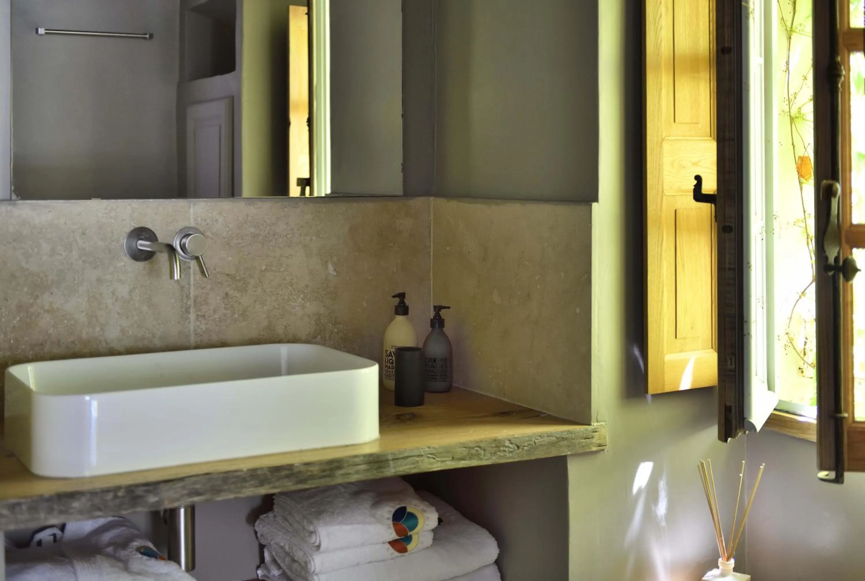Bathroom in La Maison de Lourmarin