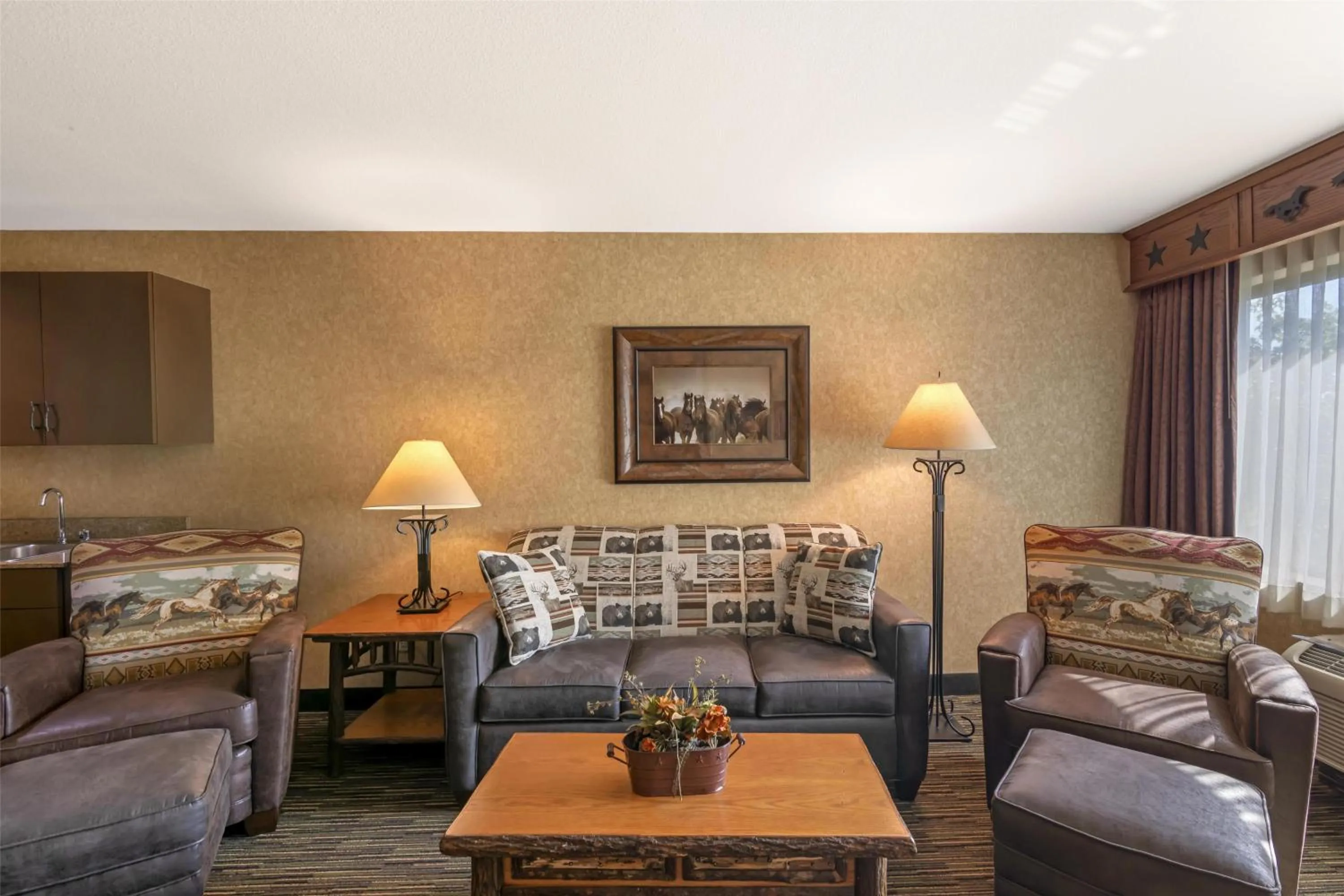 Bedroom in Best Western Plus Kelly Inn and Suites