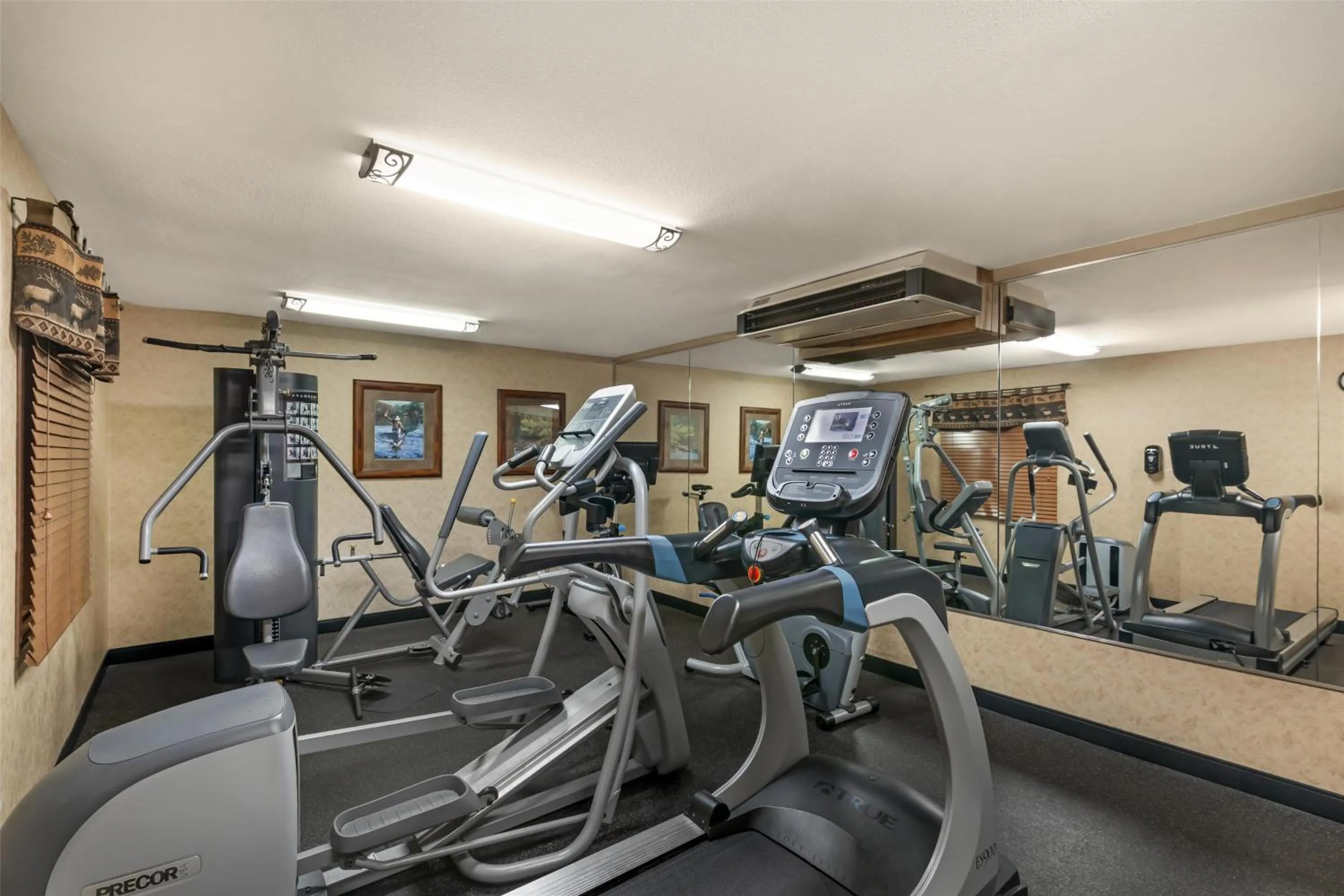 Fitness centre/facilities in Best Western Plus Kelly Inn and Suites