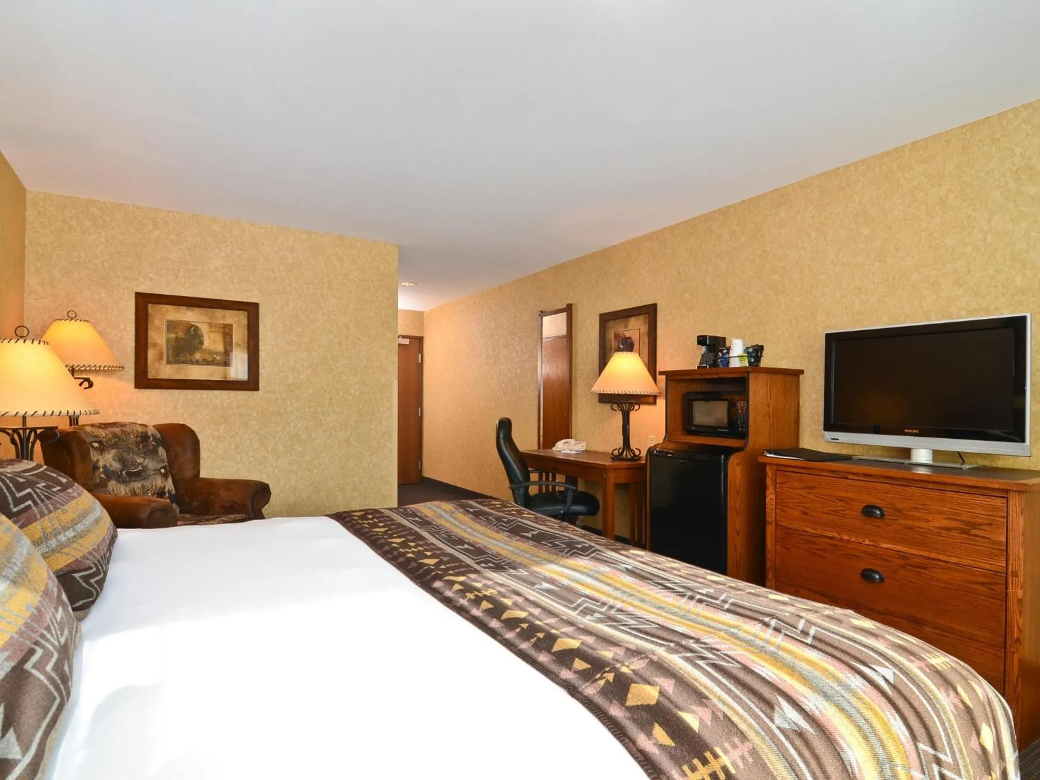 Bed in Best Western Plus Kelly Inn and Suites