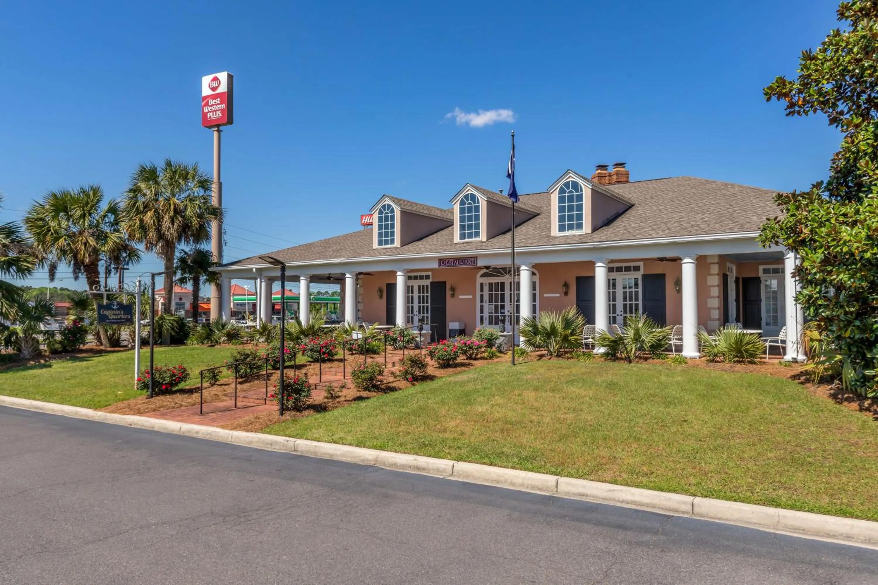 Property building in Best Western PLUS Santee Inn