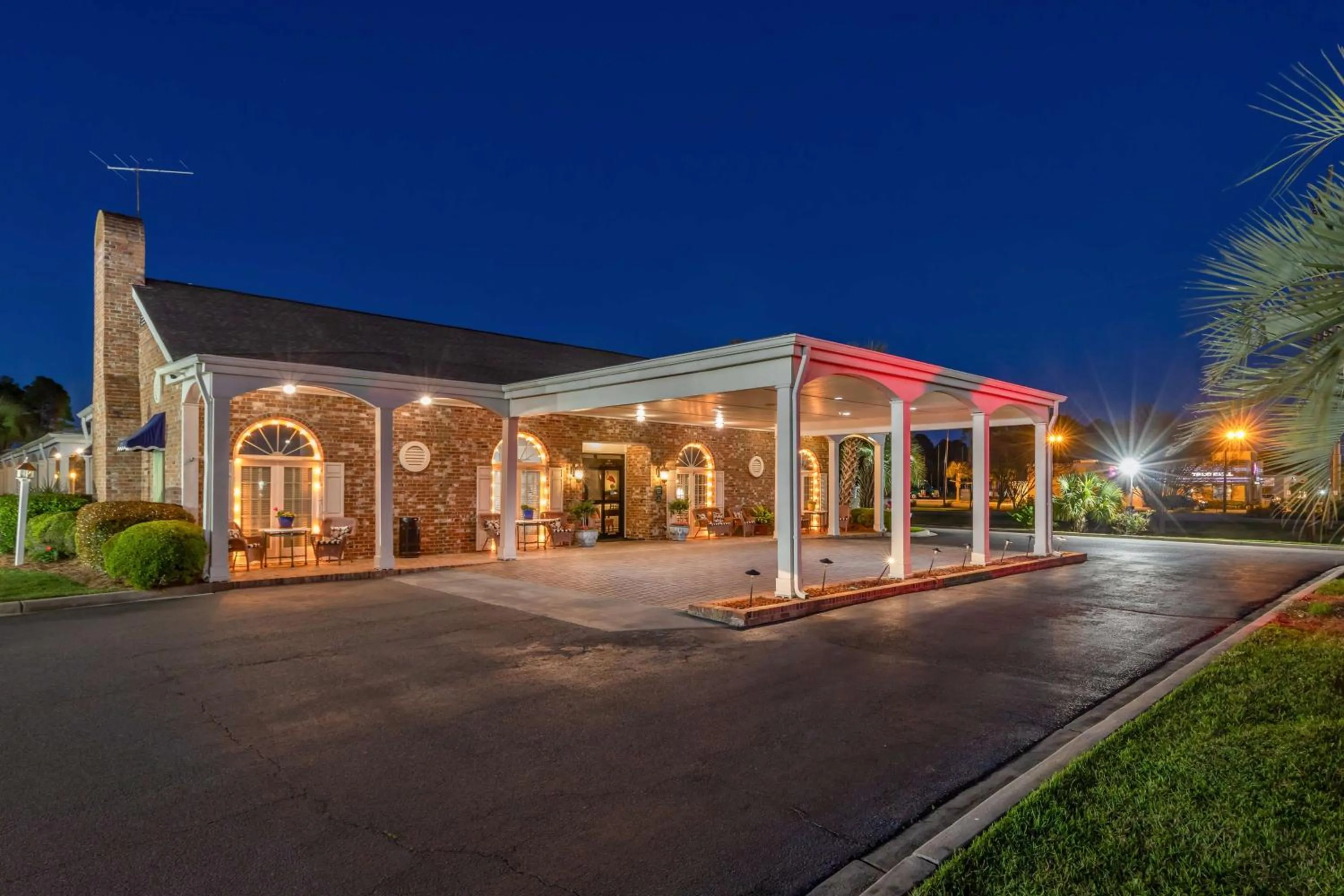 Property building in Best Western PLUS Santee Inn