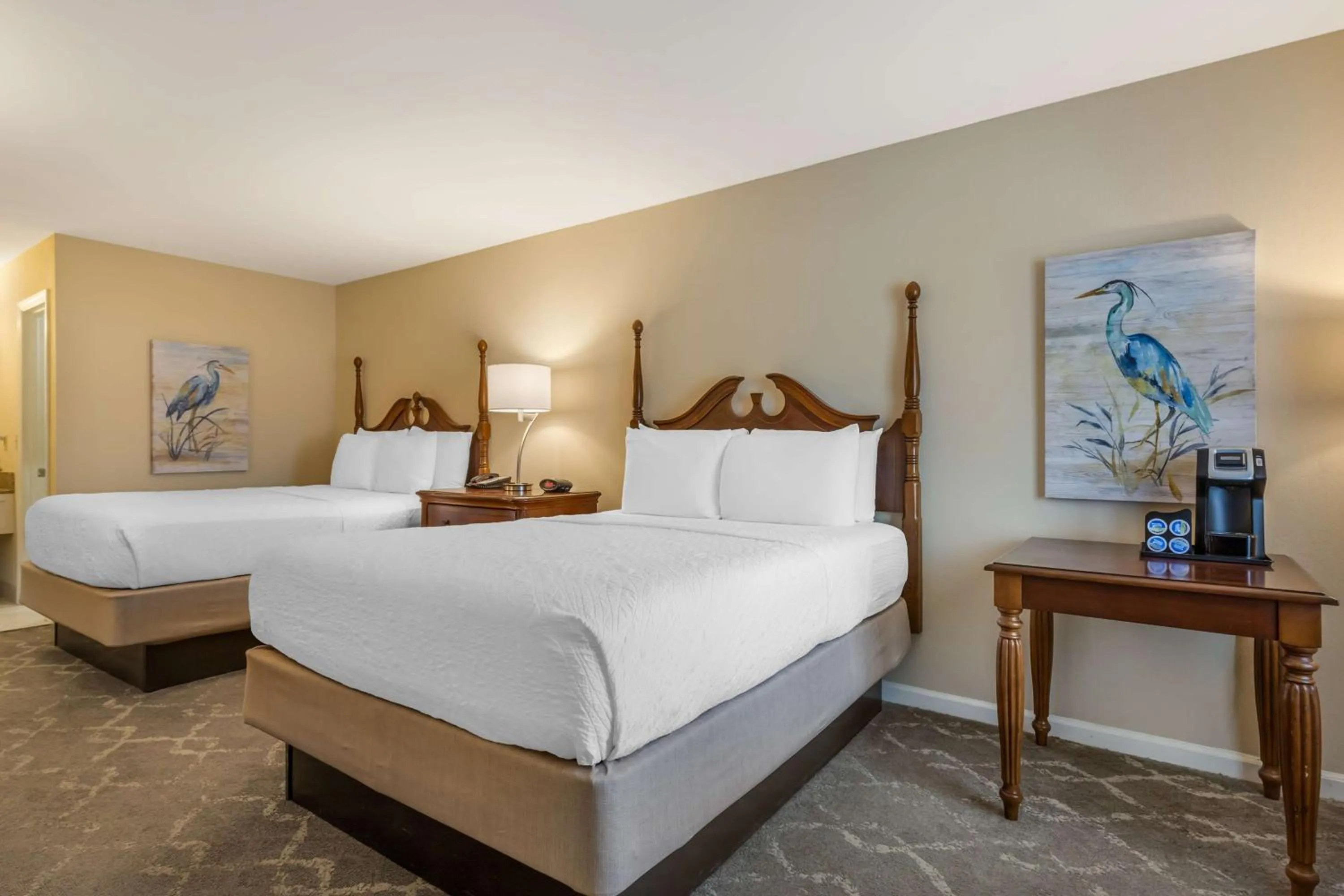 Coffee/tea facilities, Bed in Best Western PLUS Santee Inn