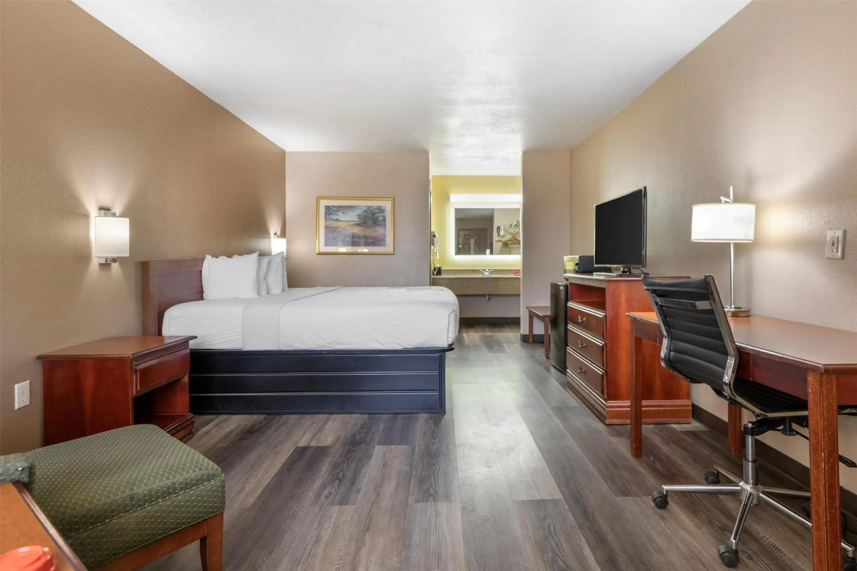 Bedroom, Bed in SureStay Plus Hotel by Best Western Poteau