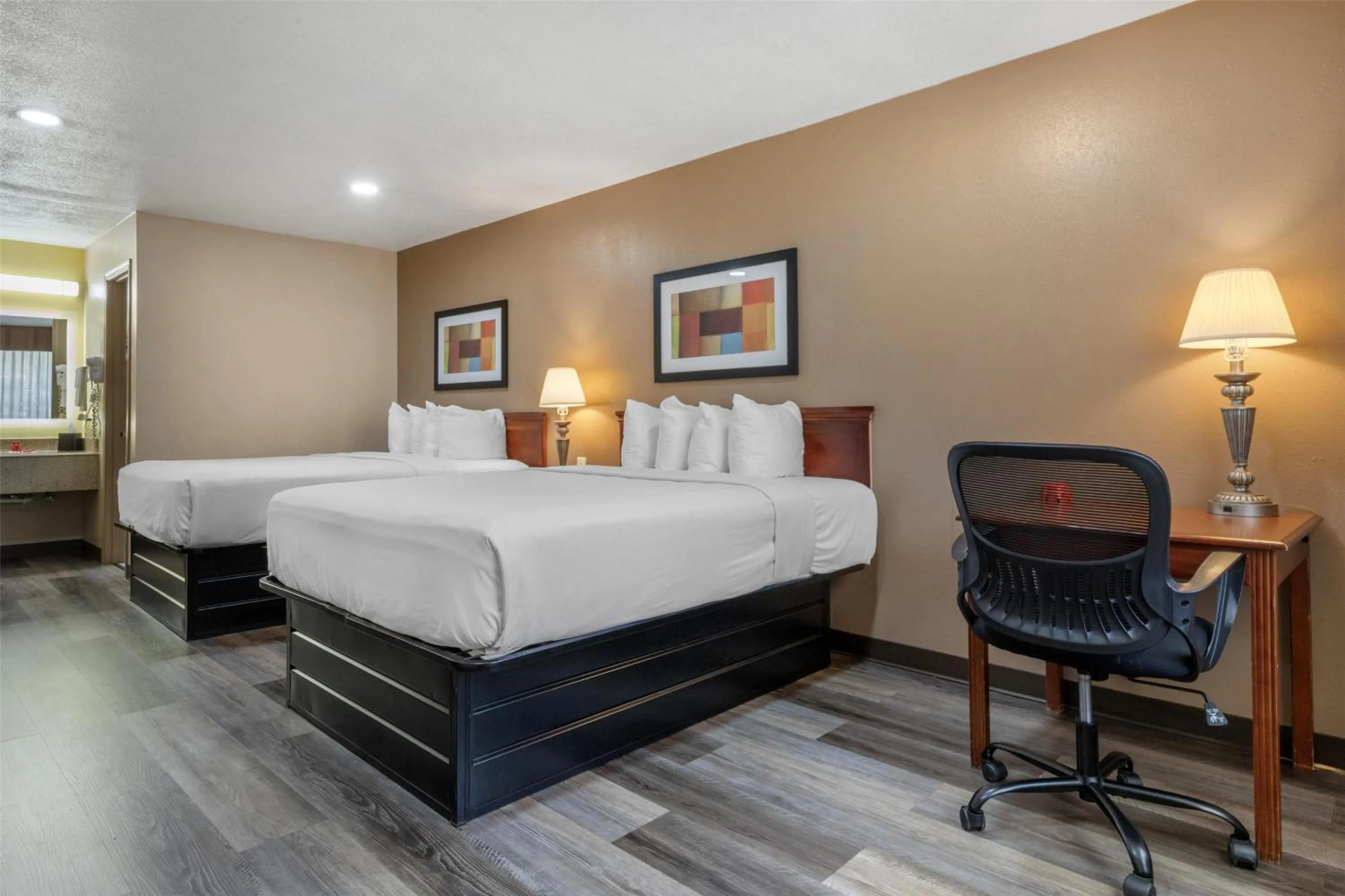 Bedroom, Bed in SureStay Plus Hotel by Best Western Poteau