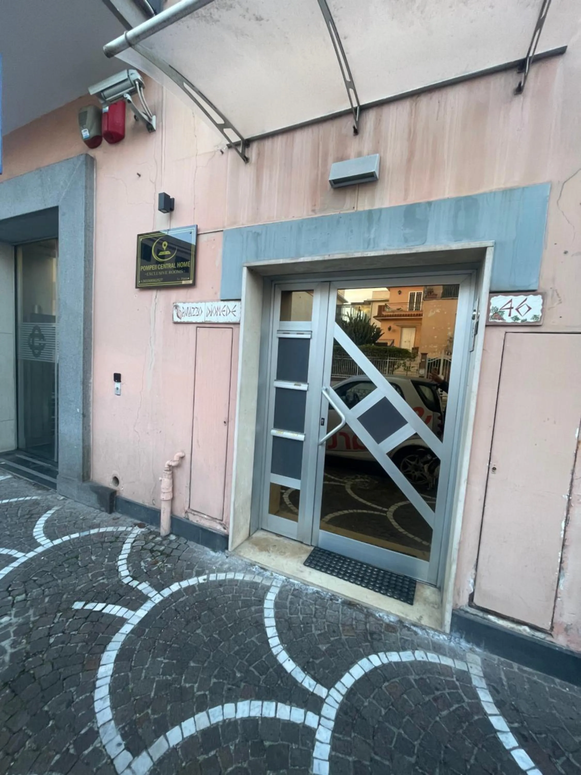 Property building in Pompeii Central Home