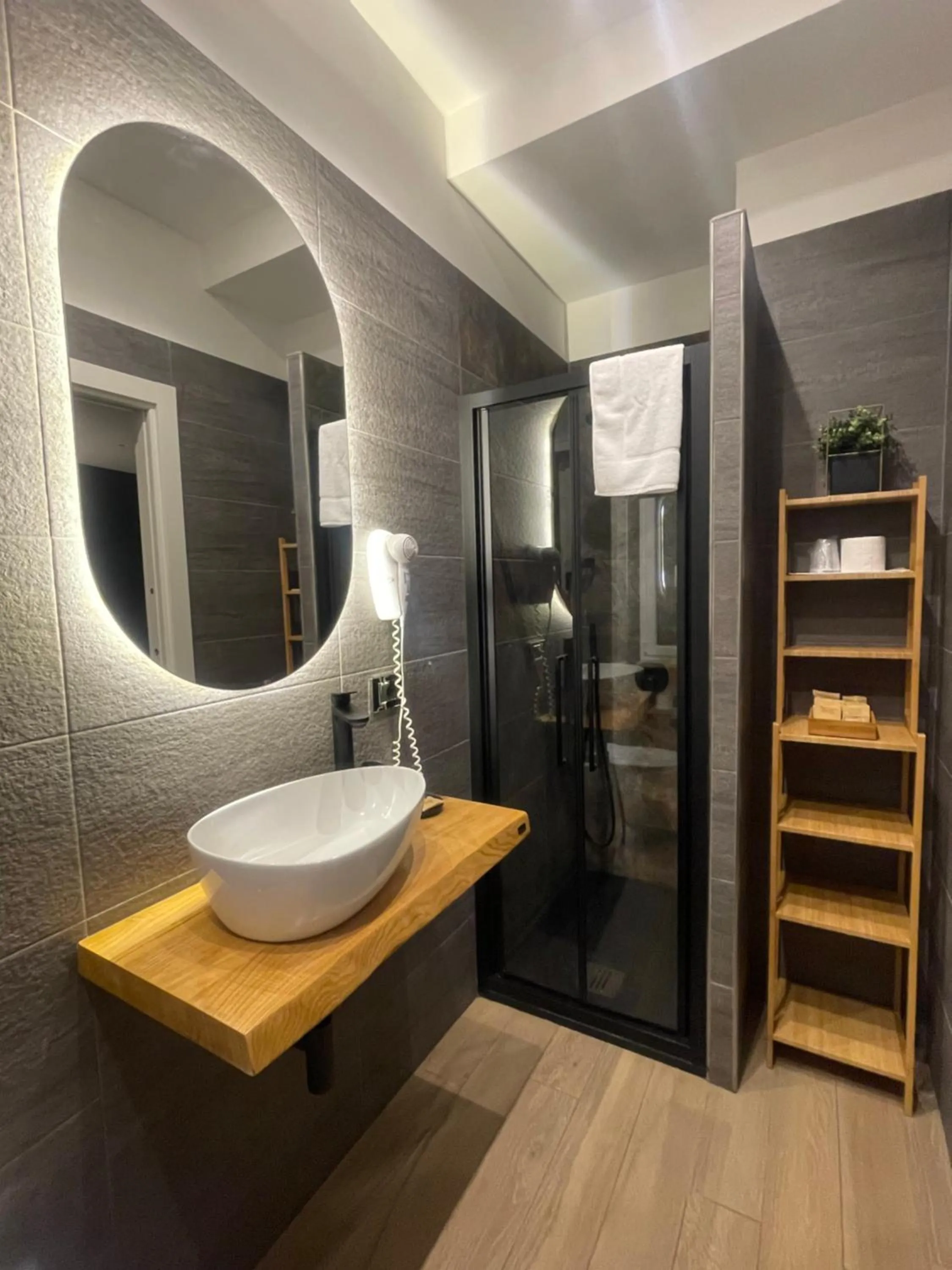 Bathroom in Pompeii Central Home