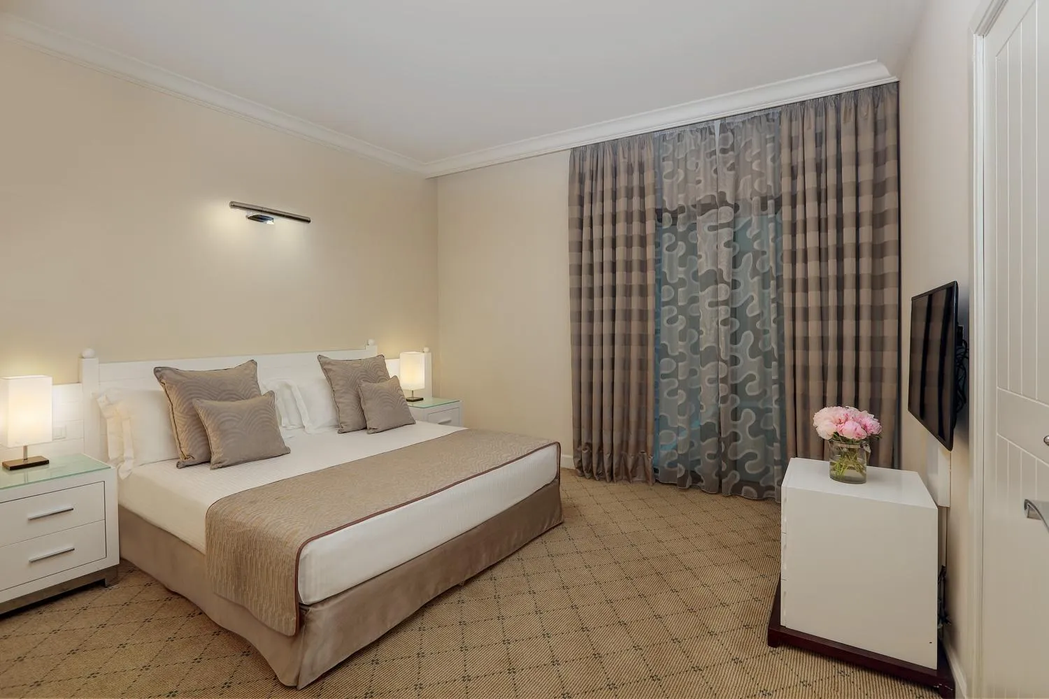 Bed in Le Royal Hotel - Beirut