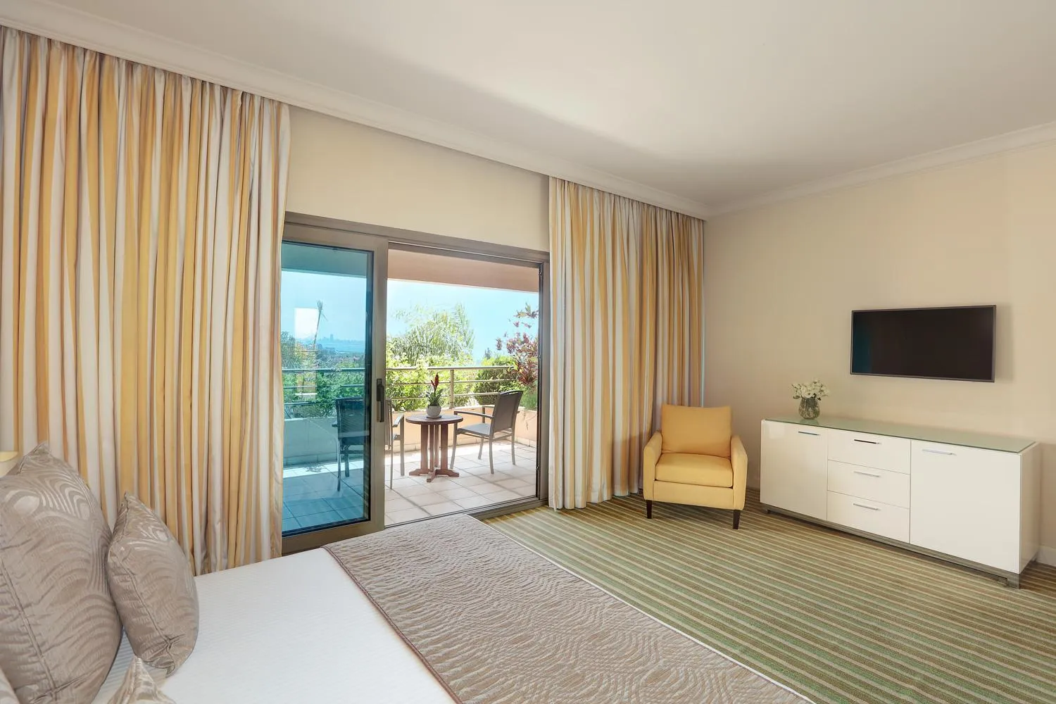 Bed in Le Royal Hotel - Beirut