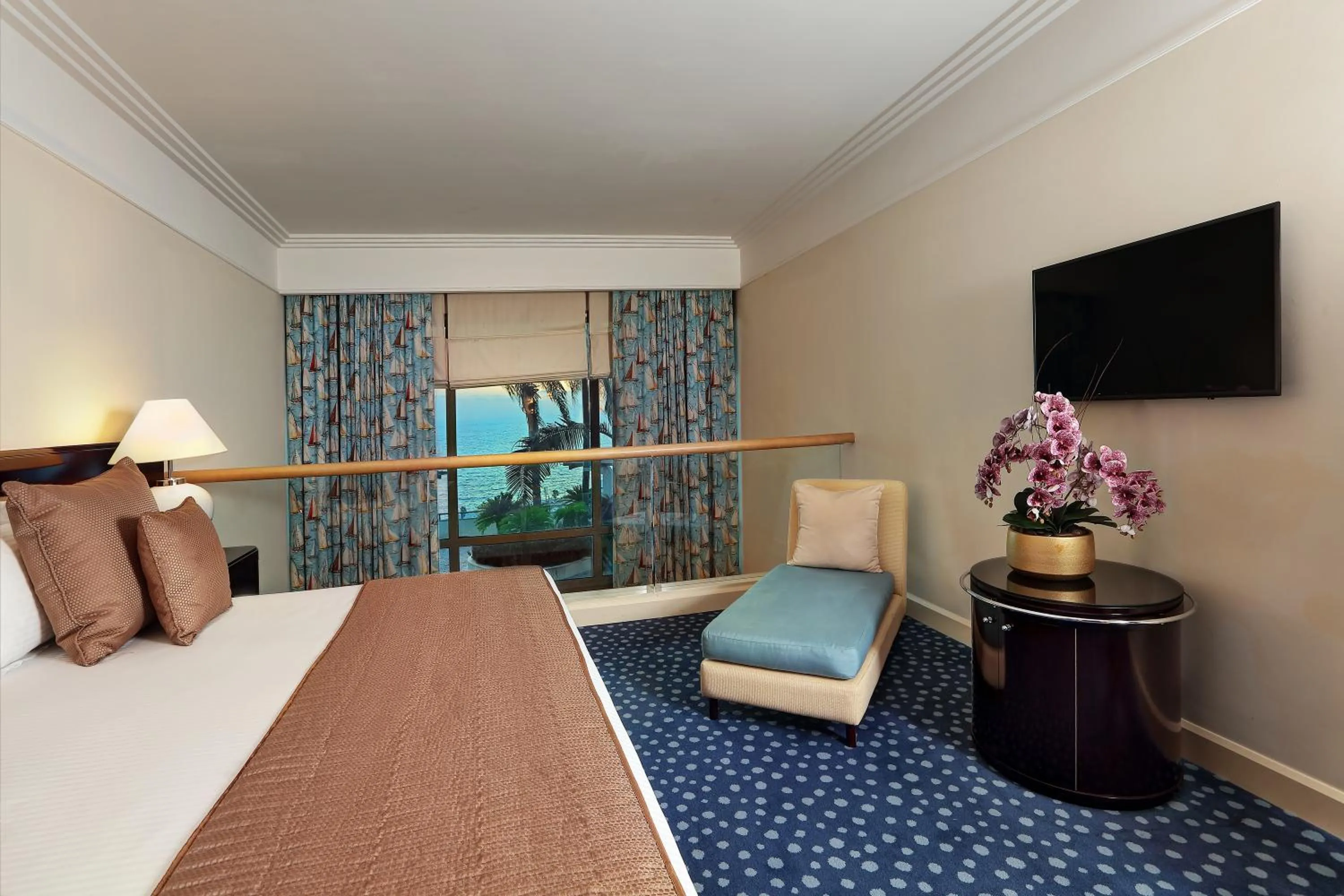 Bed in Le Royal Hotel - Beirut